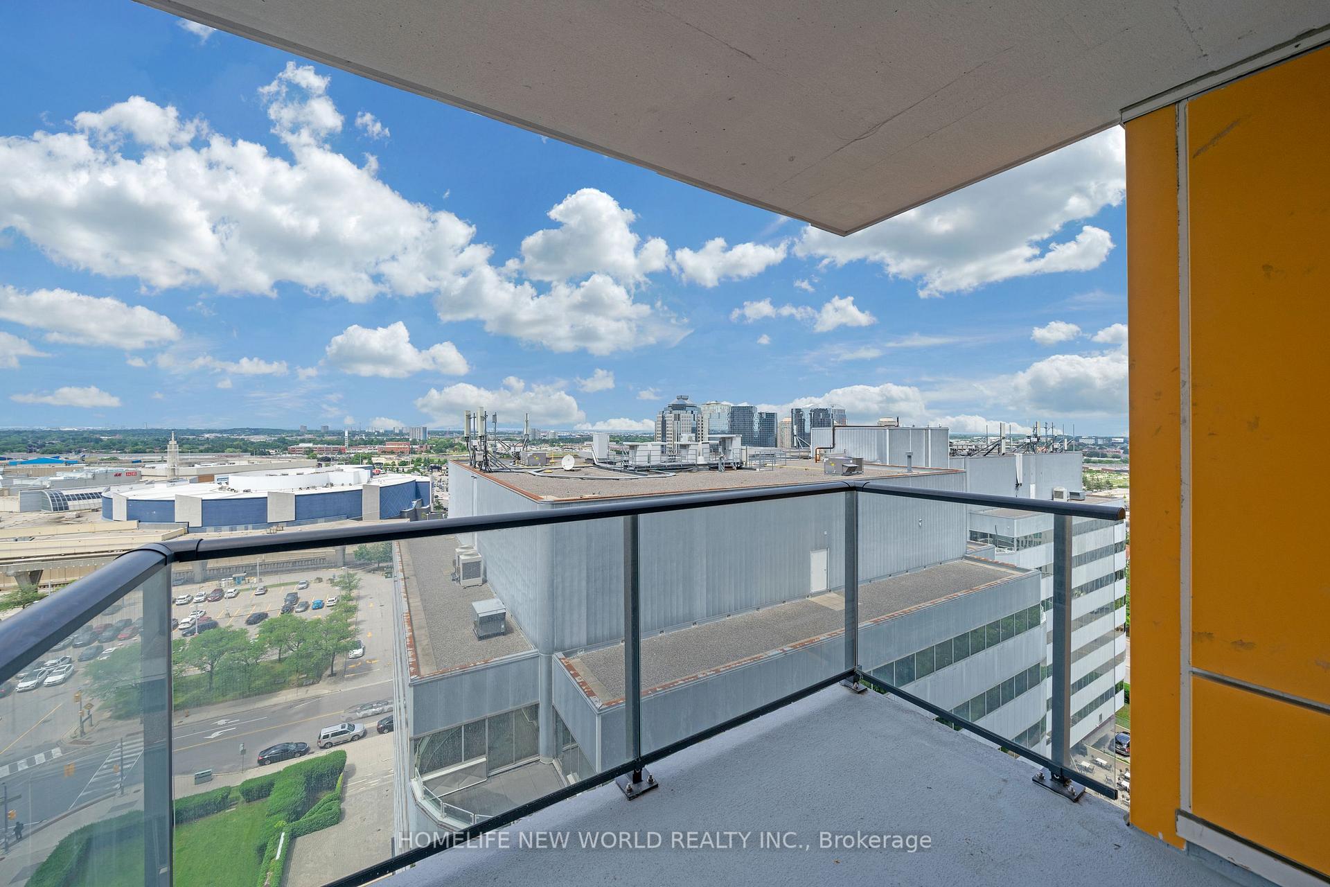 1 Bedroom Condo at 25 Town Centre,  Toronto For sale