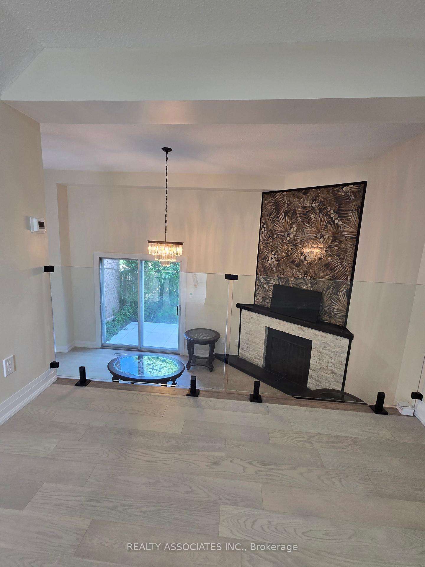 3 Bedrooms Condo at 2 Stonehill, Toronto For sale