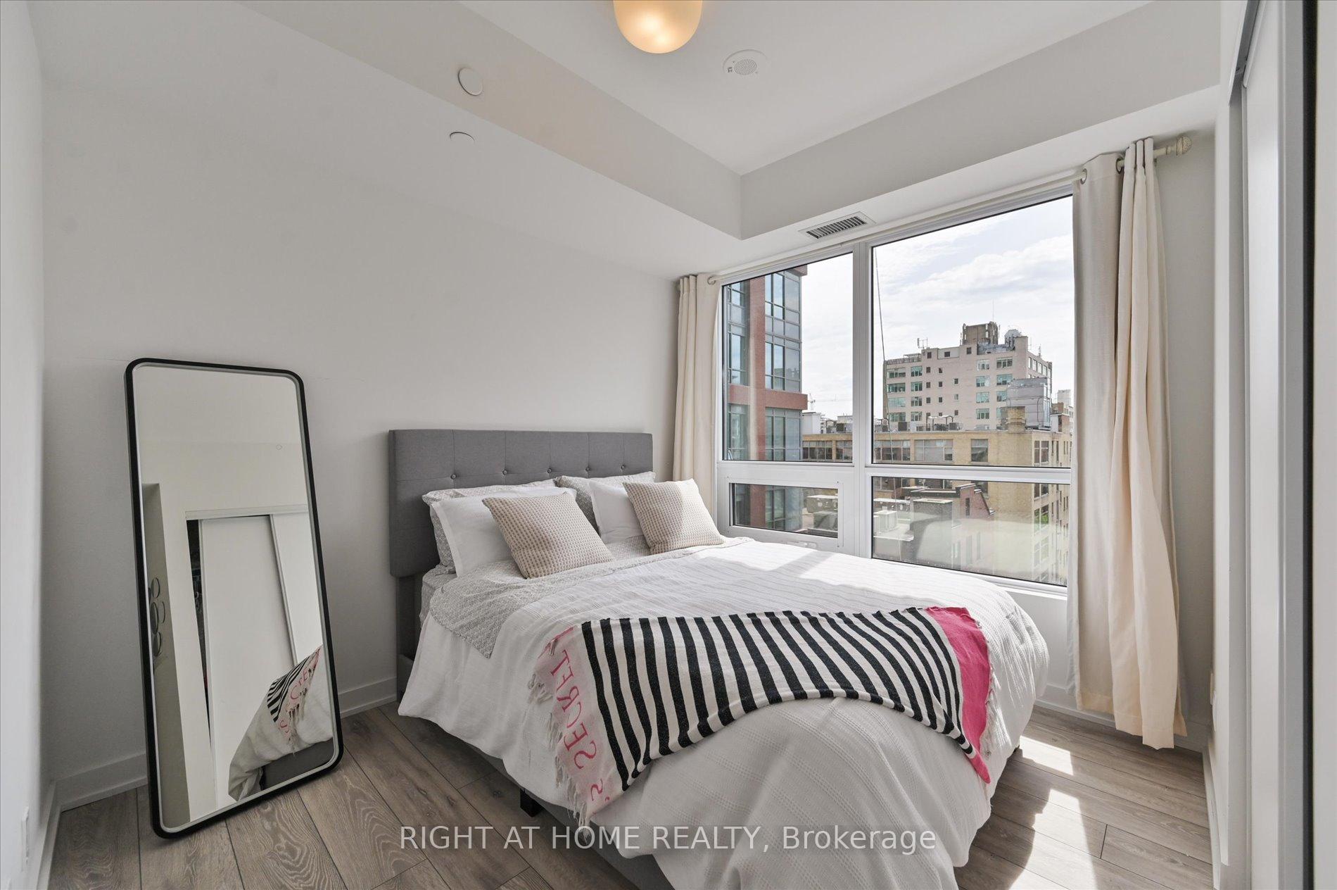 3 Bedrooms Condo at 108 Peter, Toronto For sale