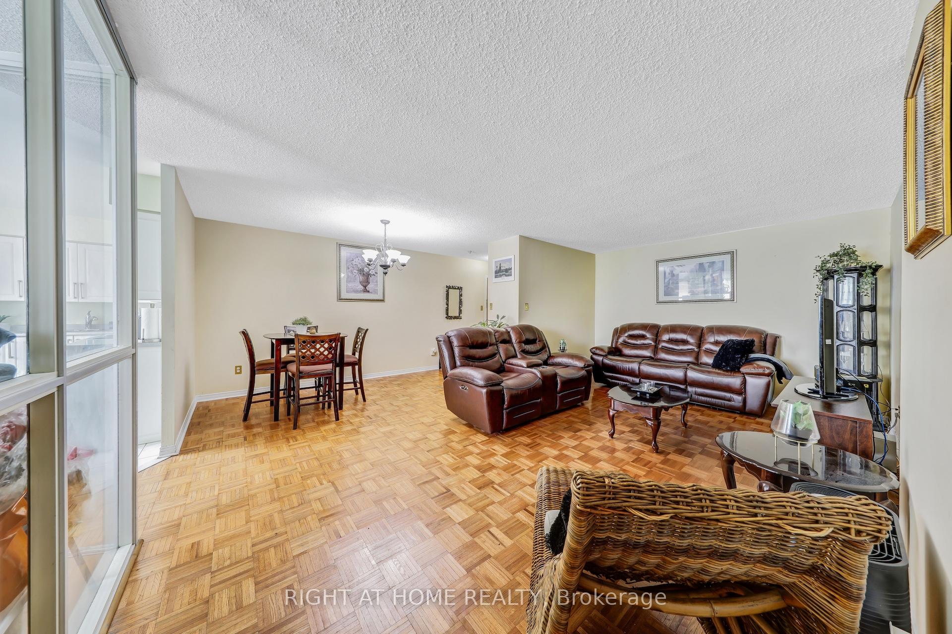 3 Bedrooms Condo at 1665 Victoria Park, Toronto For sale