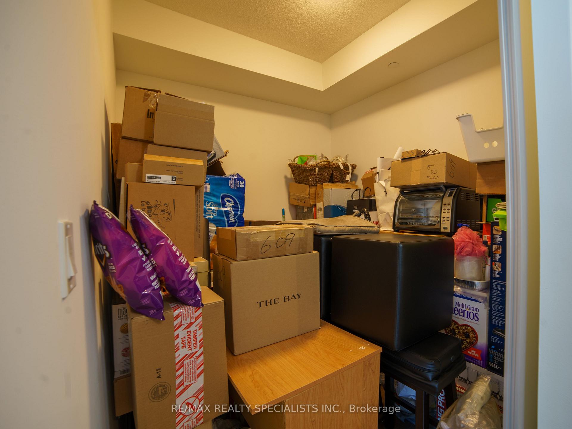 2 Bedrooms Condo at 50 Forest Manor, Toronto For sale