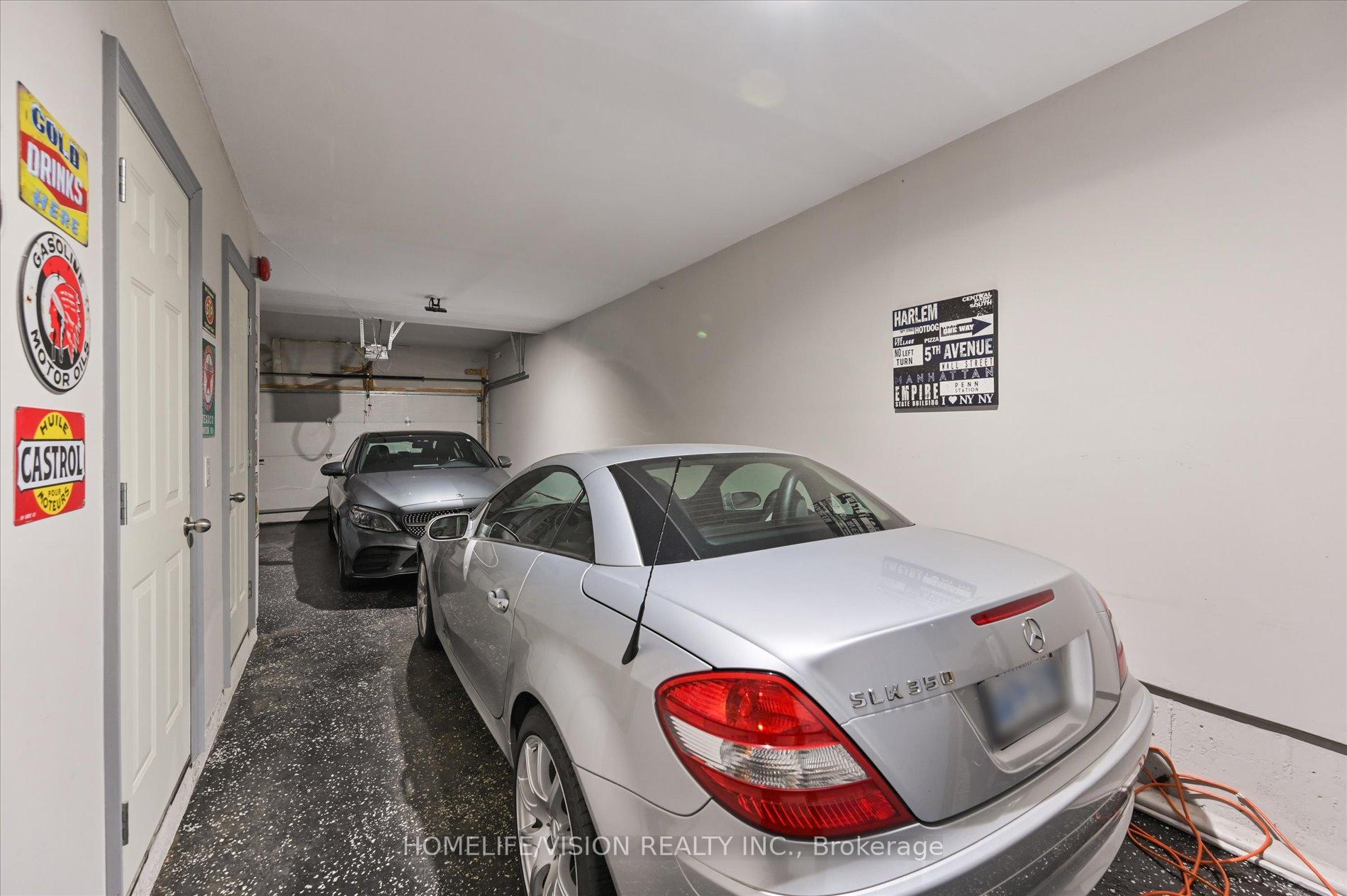 4 Bedrooms Condo at 2 Agar, Vaughan For sale