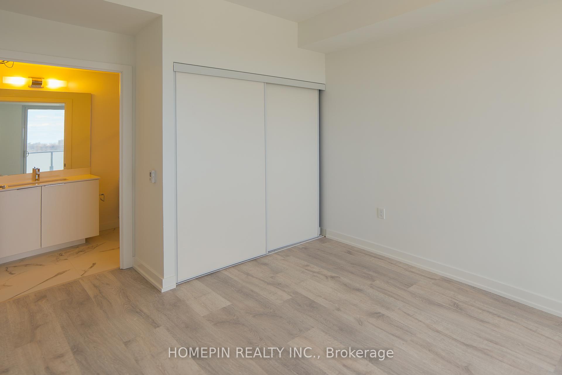 2 Bedrooms Condo at 8 Olympic Garden,  Toronto For sale