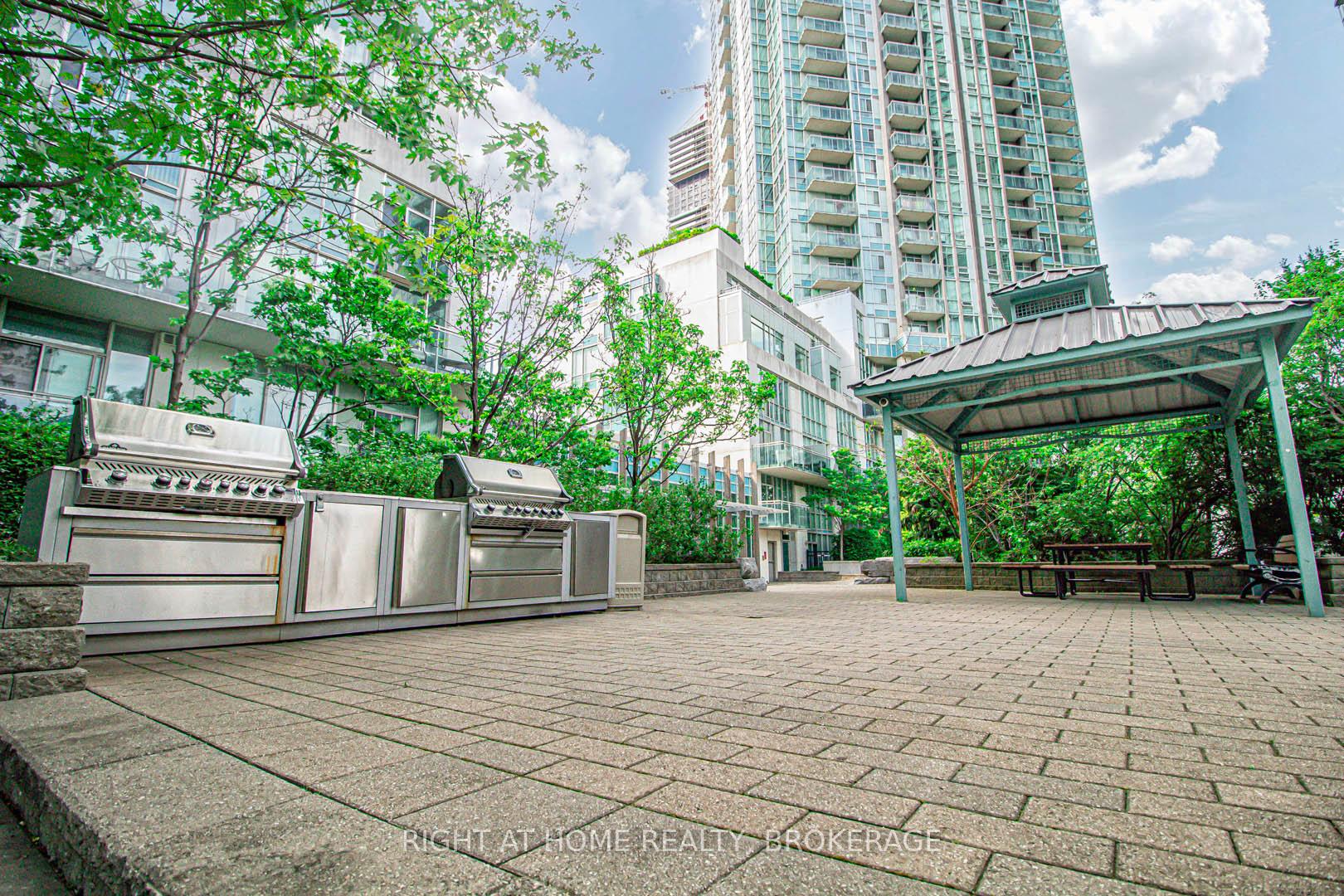 2 Bedrooms Condo at 3939 Duke Of York, Mississauga For sale
