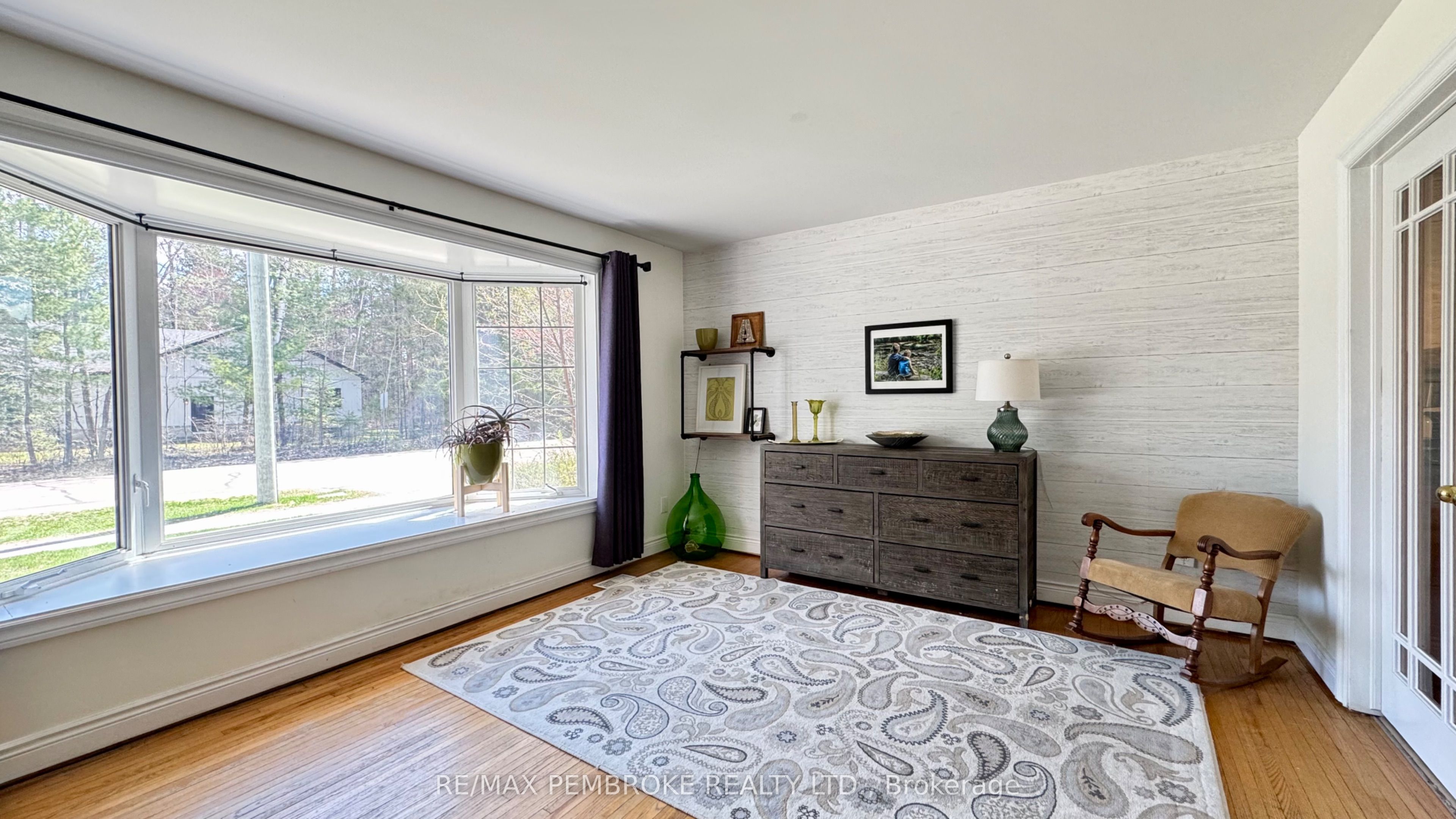 179 Ridge Road, Deep River, ON K0J 1P0