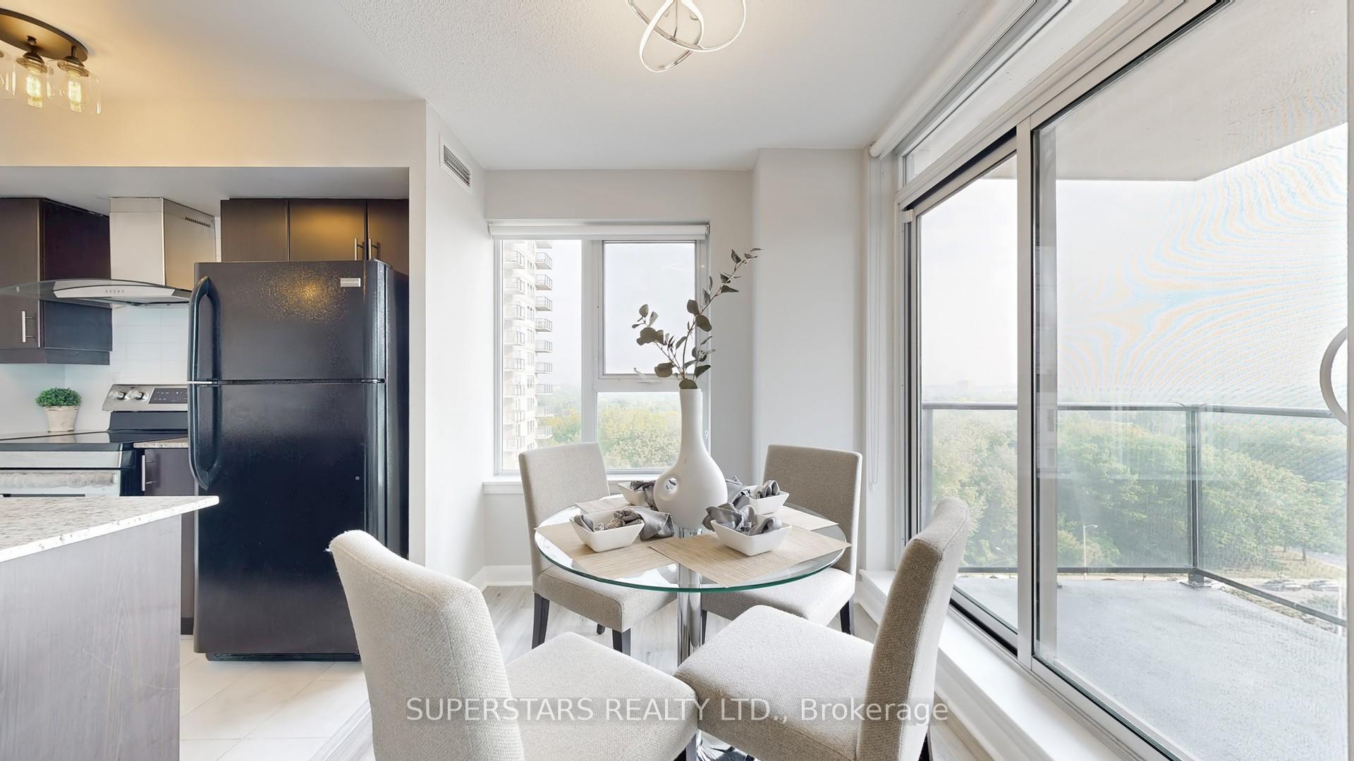 2 Bedrooms Condo at 25 Town Centre, Toronto For sale