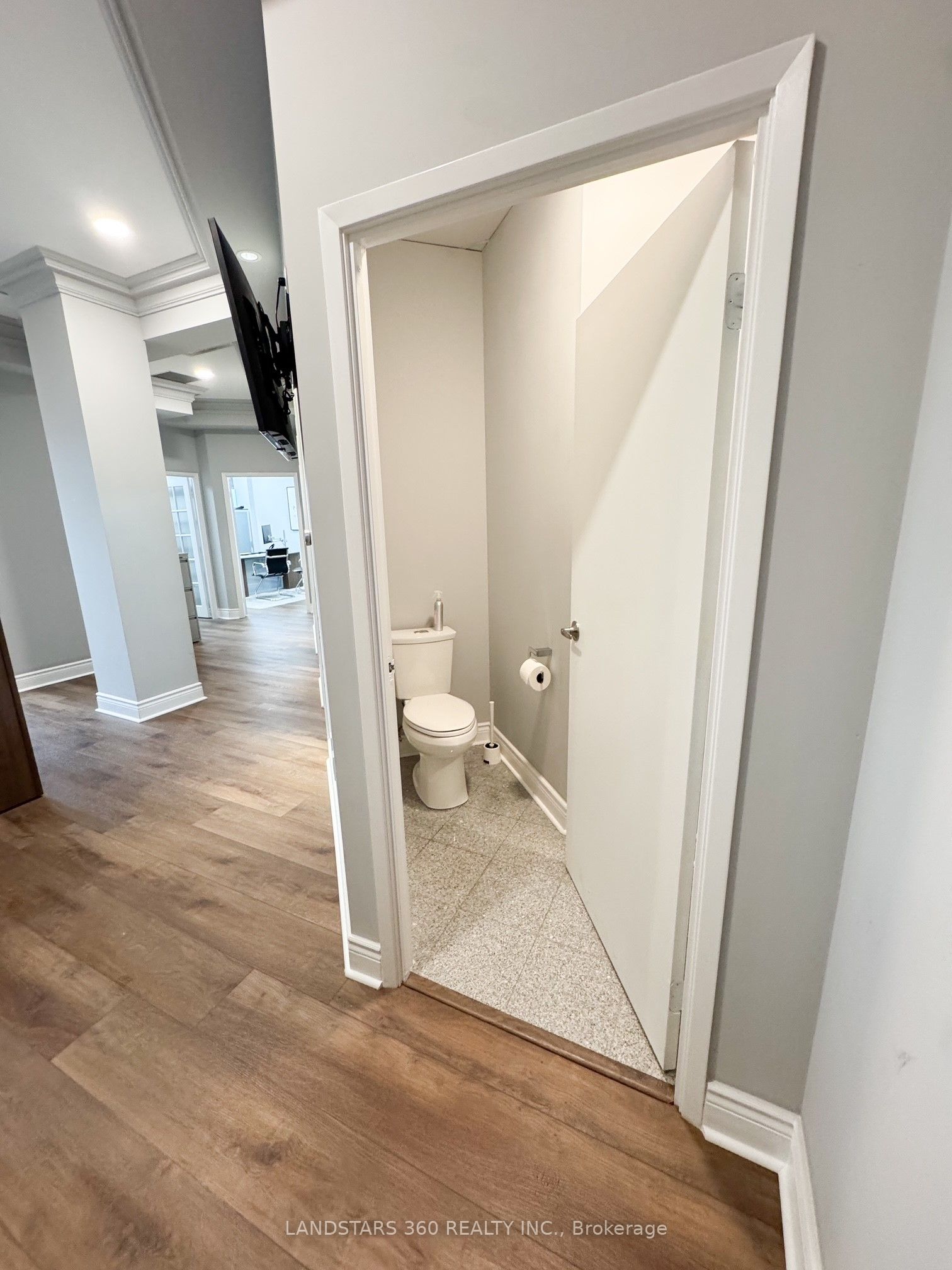 9140 Leslie Street, #407