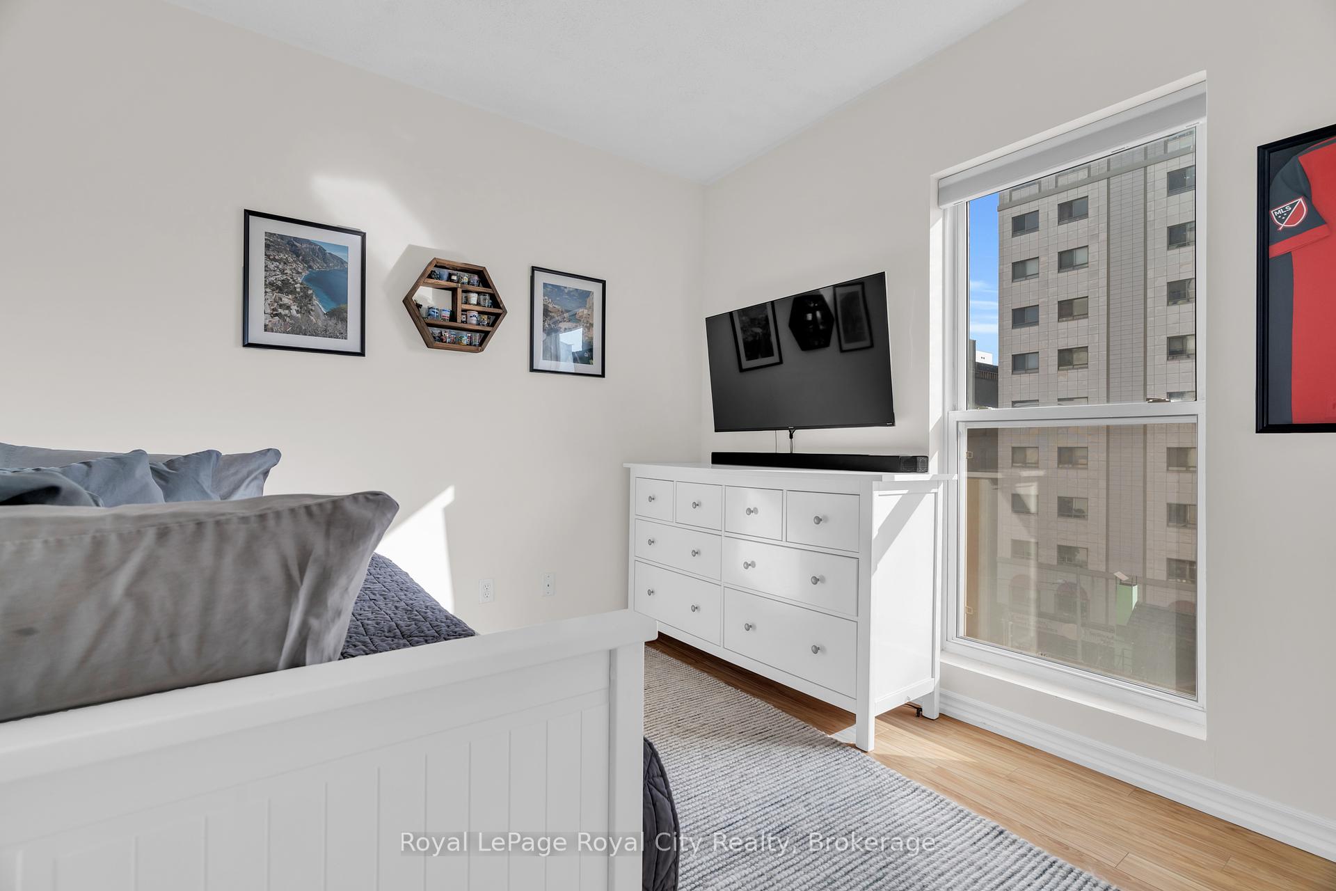 2 Bedrooms Condo at 135 James, Hamilton For sale