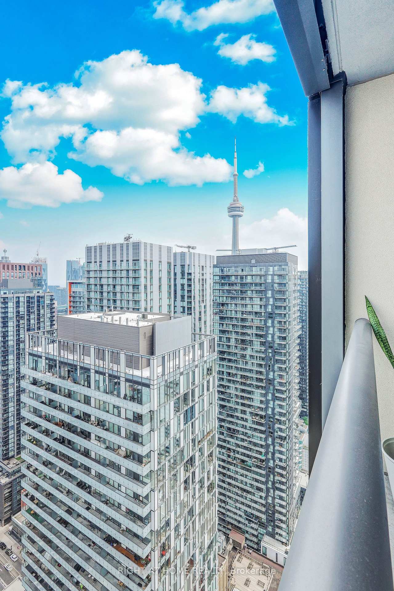 3 Bedrooms Condo at 108 Peter, Toronto For sale