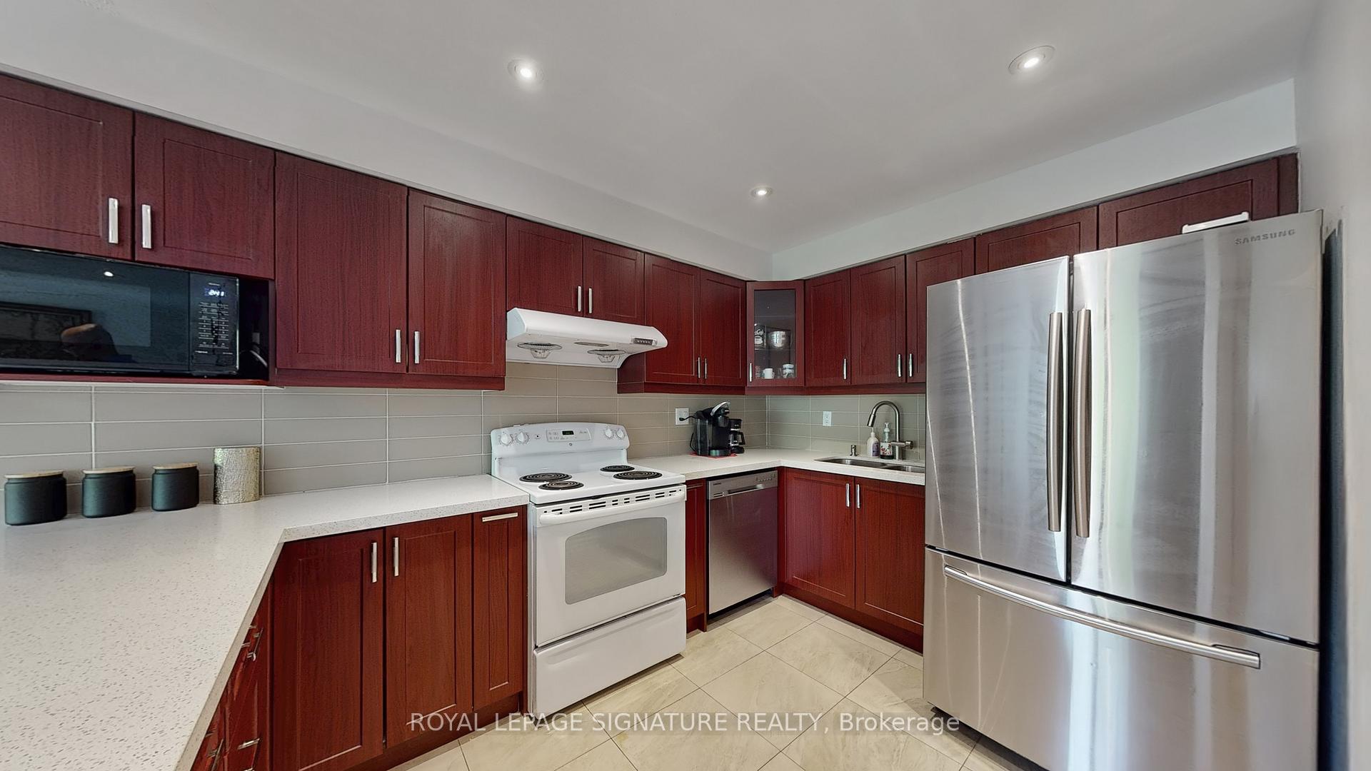 4 Bedrooms Condo at 20 Moonstone, Toronto For sale