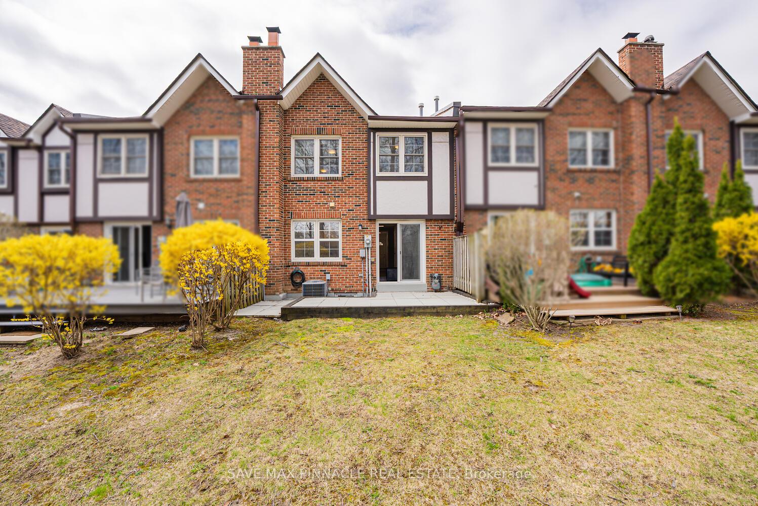 4 Bedrooms Condo at 2120 Rathburn,  Mississauga For sale