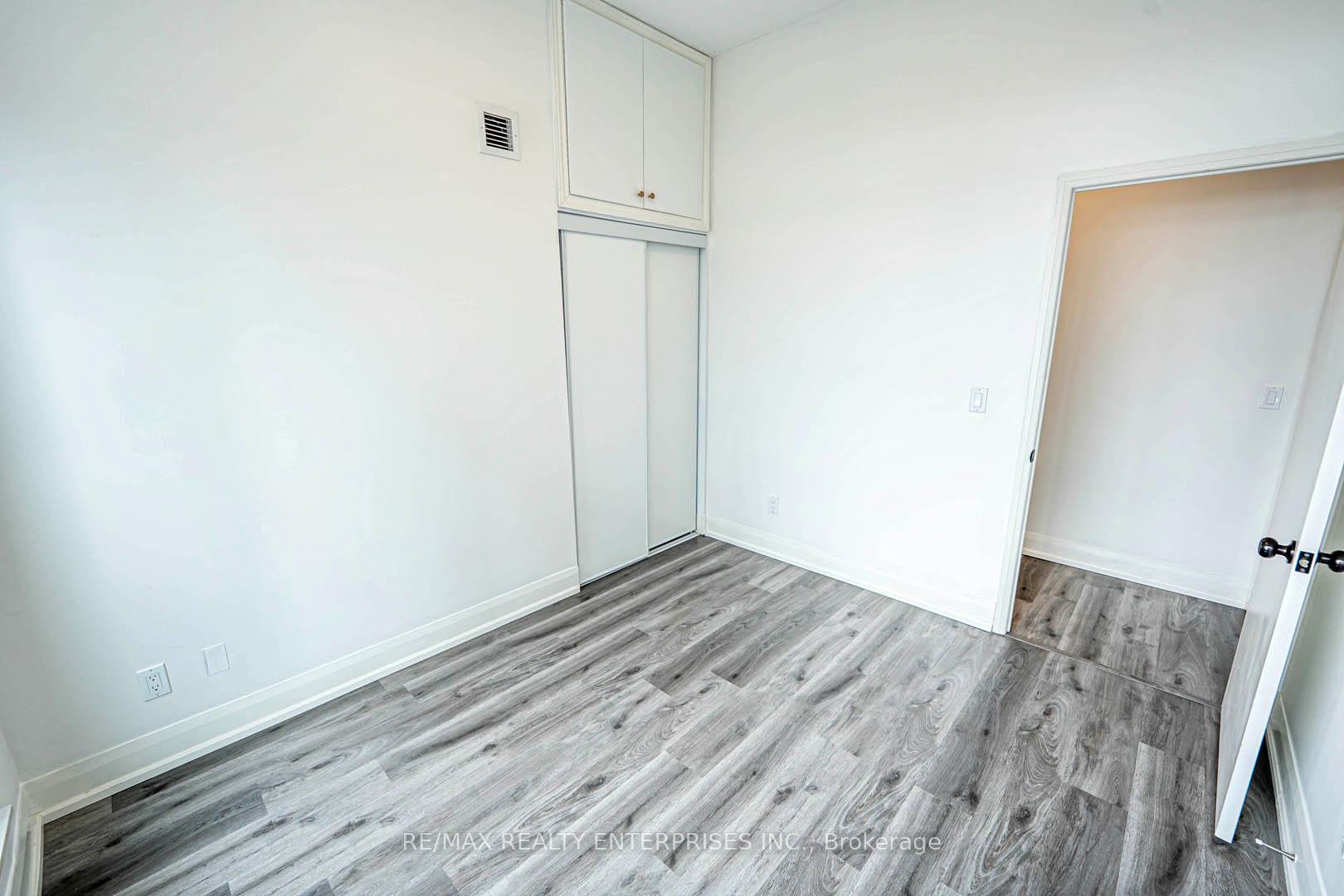 2 Bedrooms Condo at 2900 Highway 7, Vaughan For sale