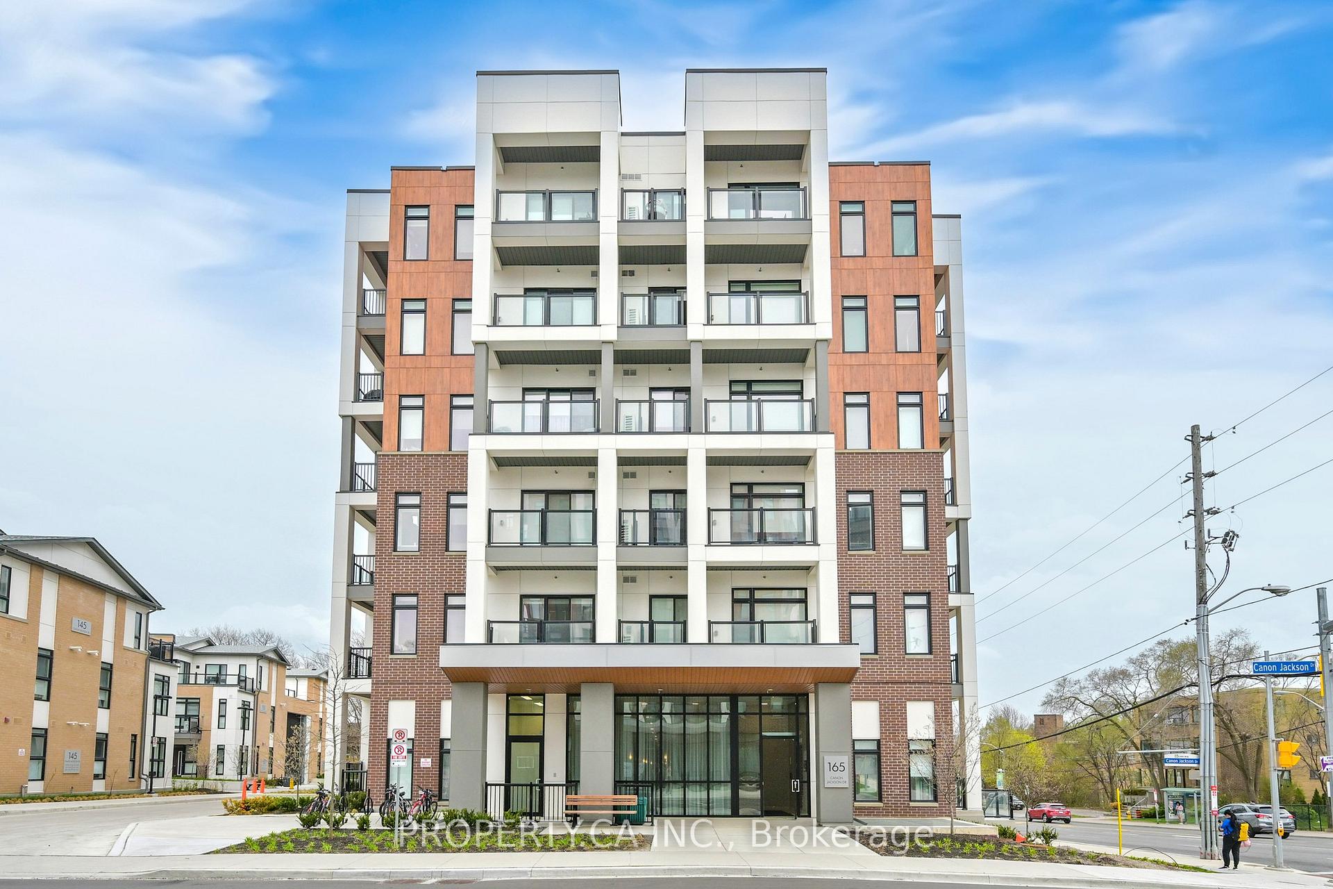 2 Bedrooms Condo at 165 Canon Jackson, Toronto For sale