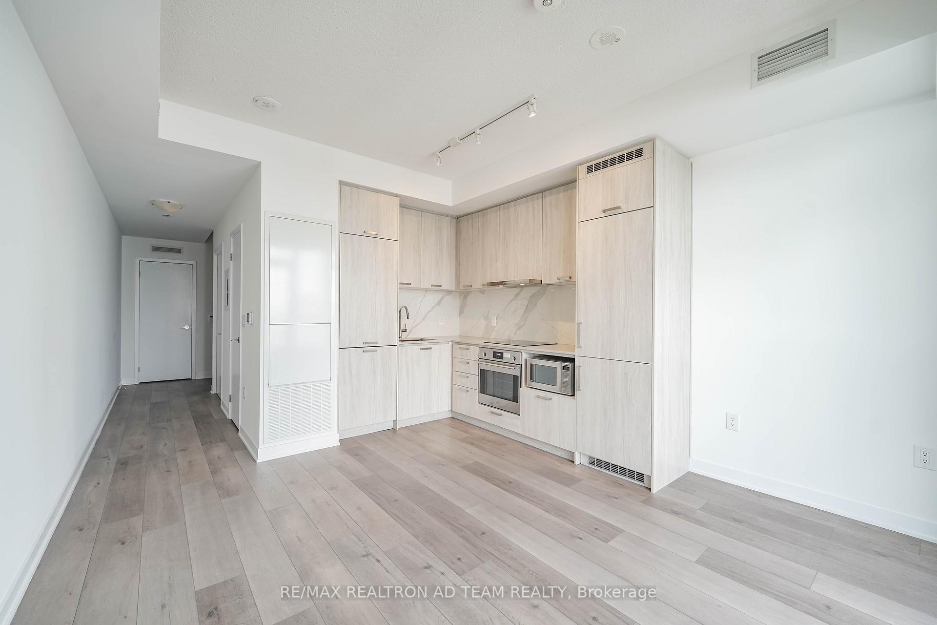 Condo at 10 Honeycrisp, Vaughan For sale