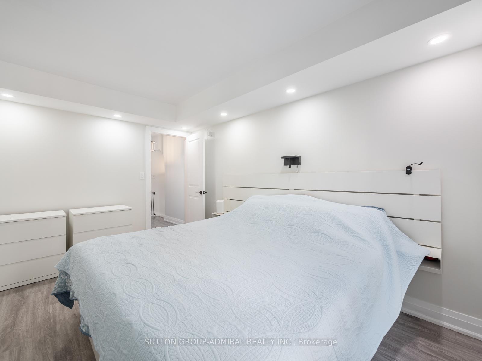 2 Bedrooms Condo at 5 Everson, Toronto For sale