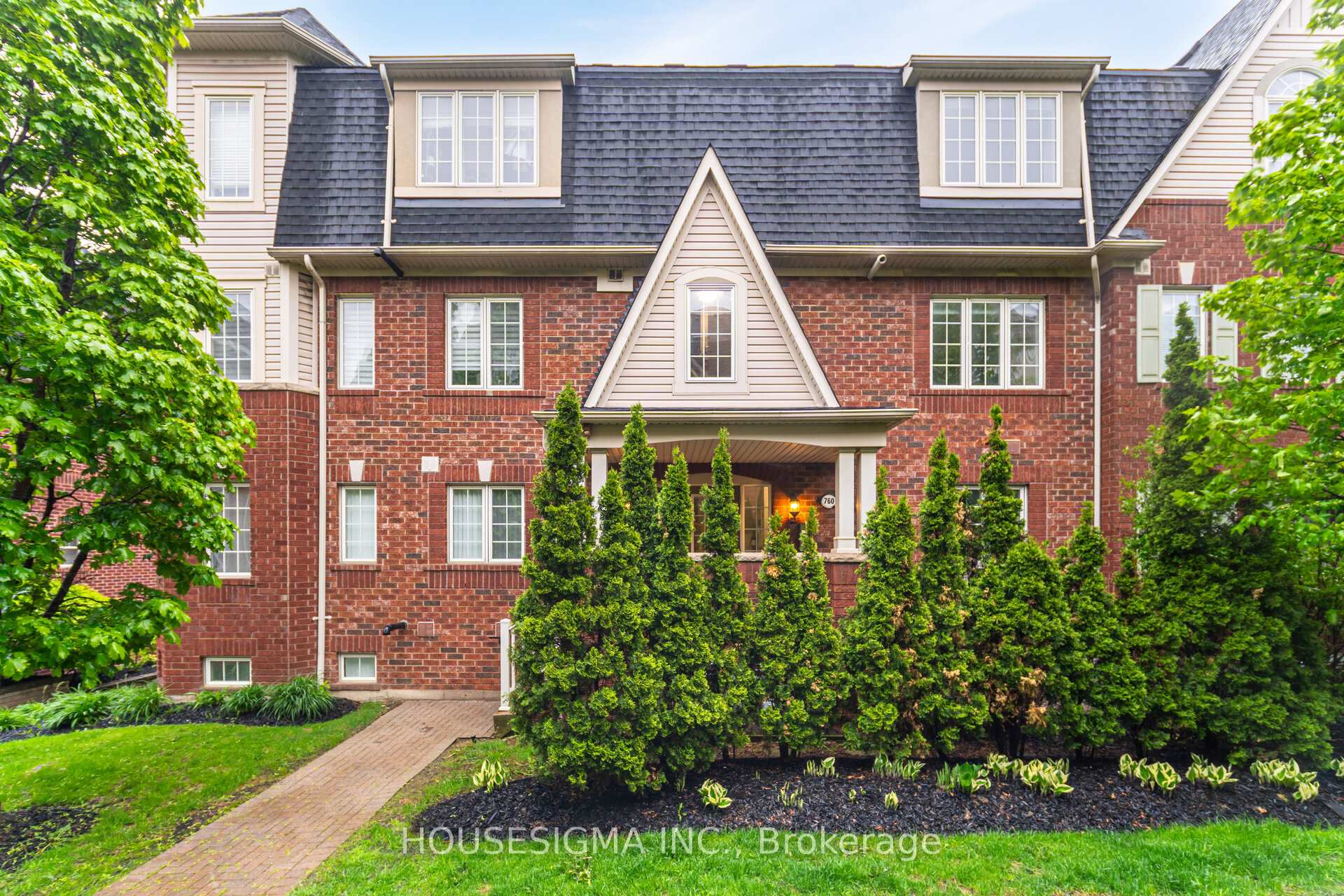 3 Bedrooms Condo at 760 Neighbourhood, Mississauga For sale