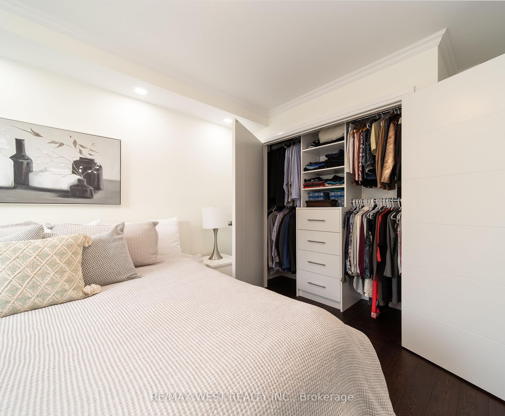 4 Bedrooms Condo at 61 Richview, Toronto For sale