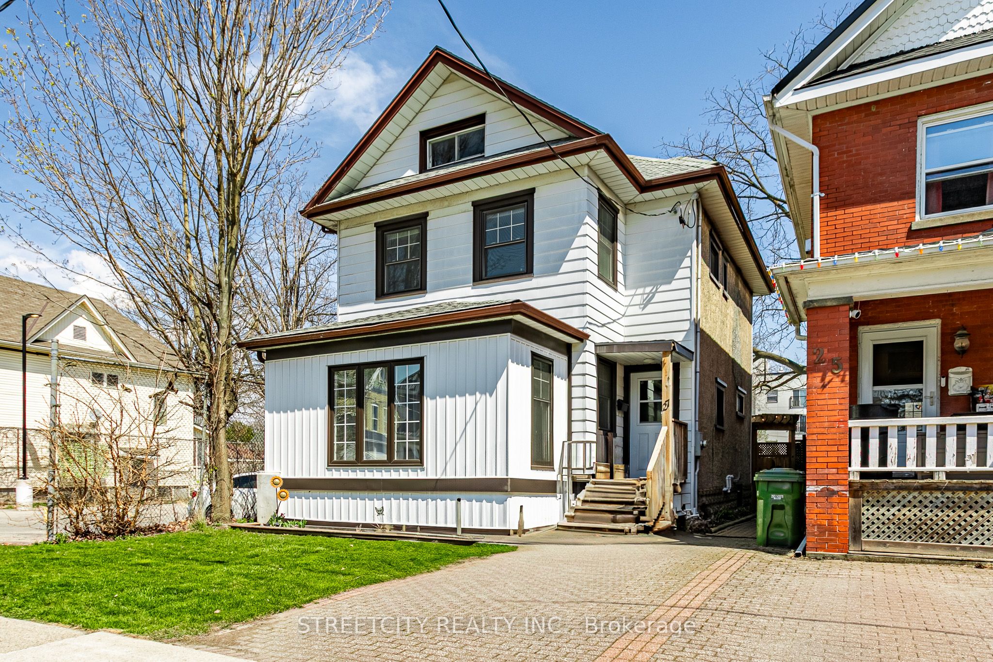 27 East Street, St. Thomas, ON N5P 2P9