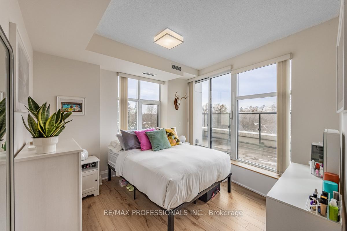2 Bedrooms Condo at 2 Old Mill,  Toronto For sale