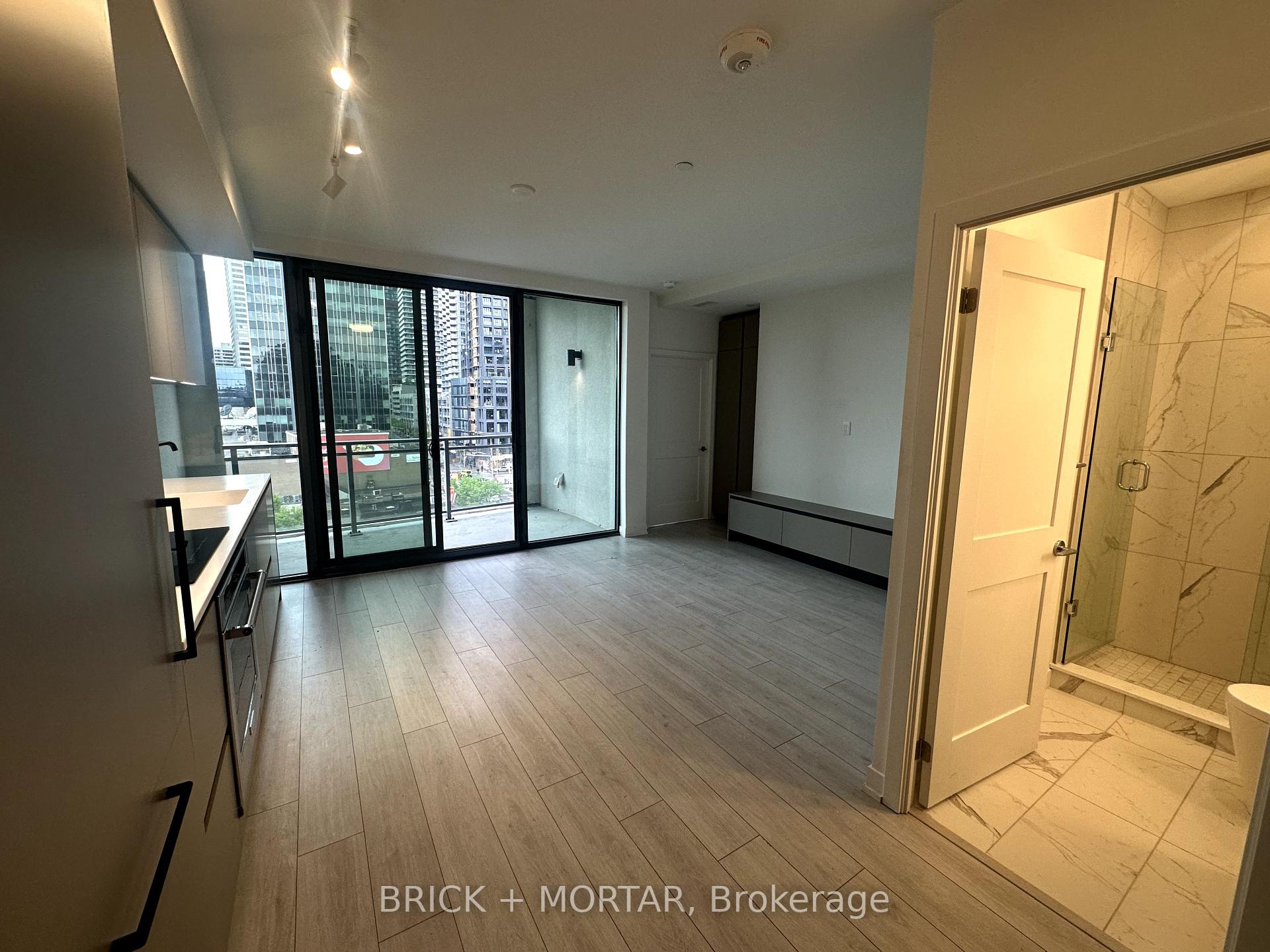 2 Bedrooms Condo at 1 Hillsdale, Toronto For sale