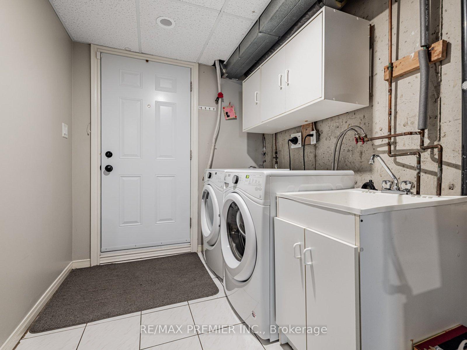 3 Bedrooms Condo at 213 Woodbridge, Vaughan For sale