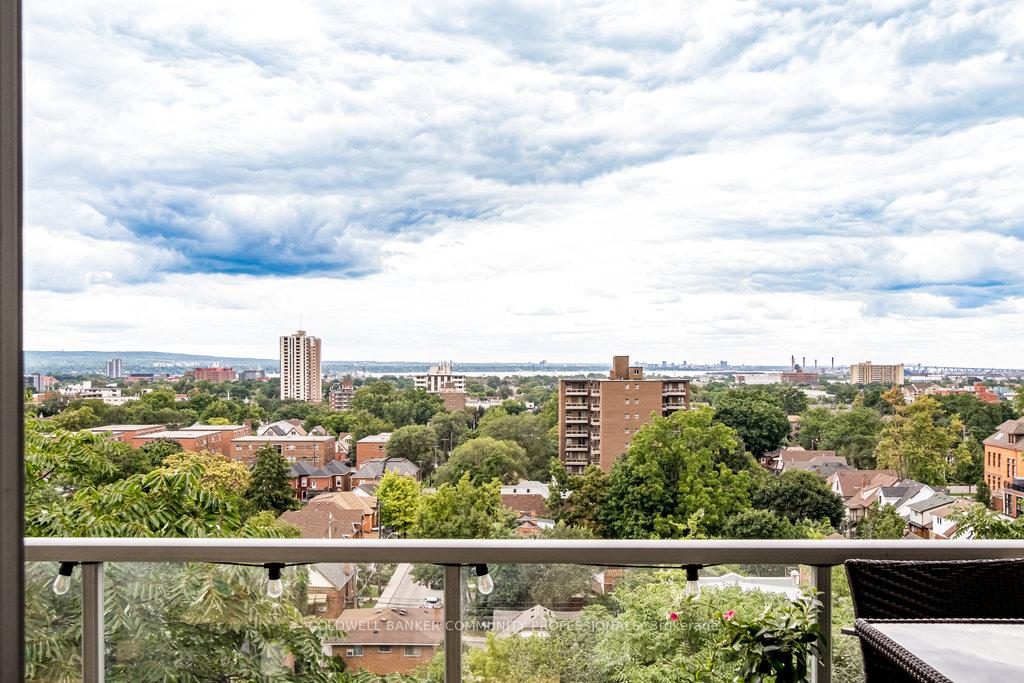 2 Bedrooms Condo at 467 Charlton, Hamilton For sale