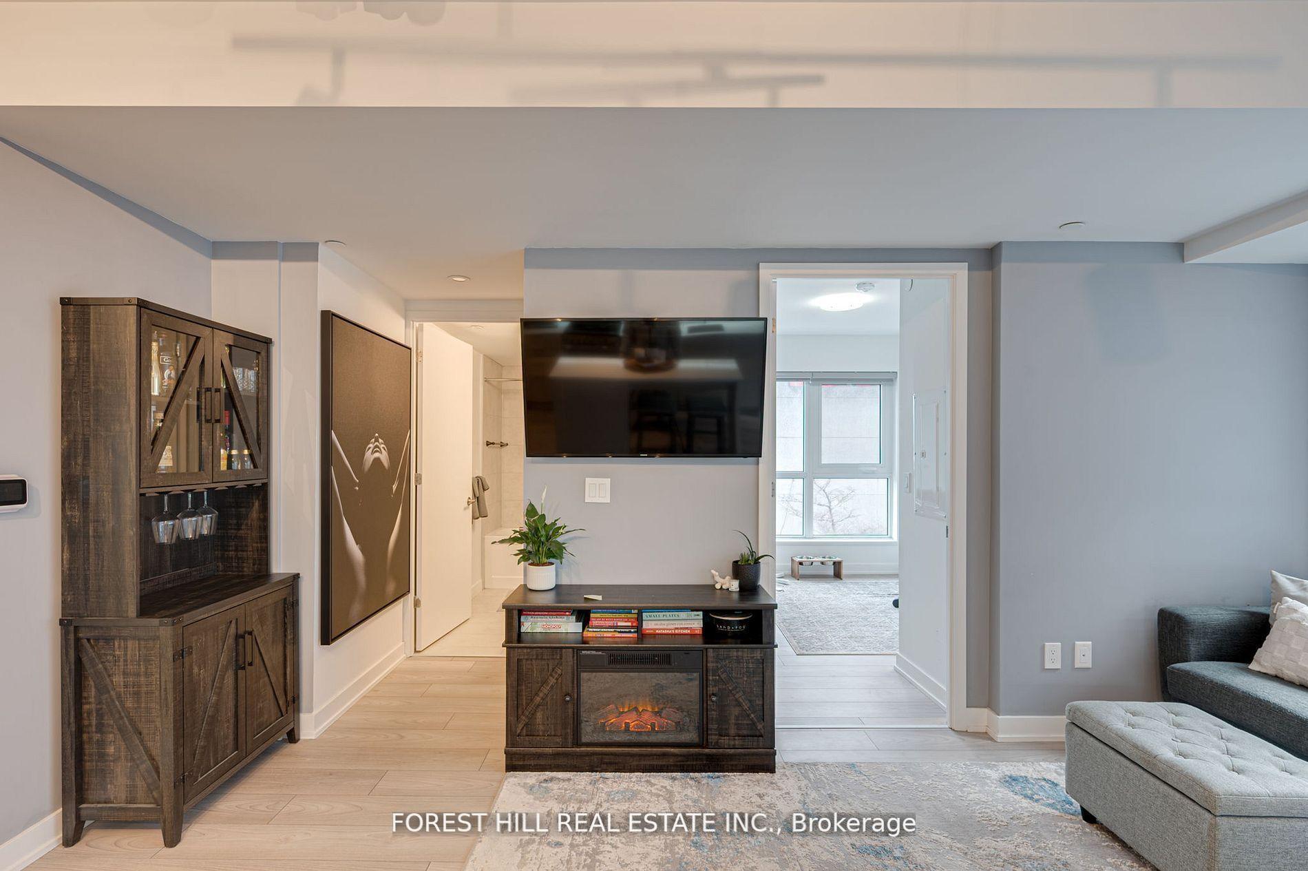 2 Bedrooms Condo at 8 Tippett, Toronto For sale