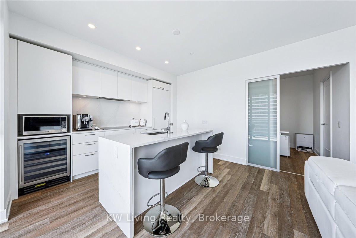 2 Bedrooms Condo at 70 Annie Craig, Toronto For sale