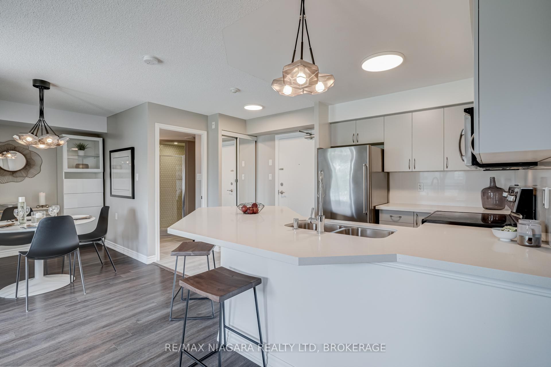 2 Bedrooms Condo at 872 Sheppard, Toronto For sale