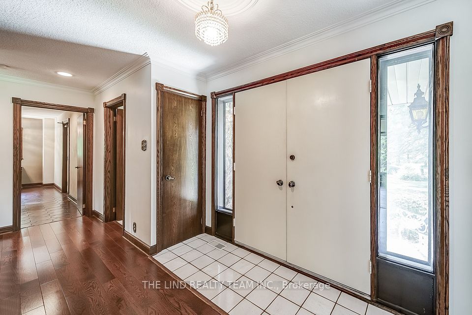 231 Ridge Road, Aurora, ON L4G 0M3