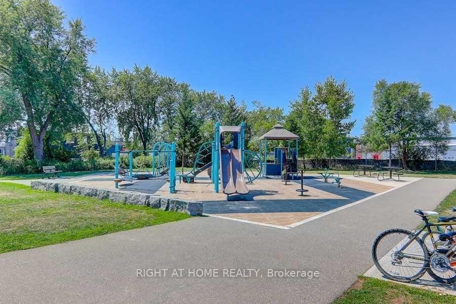 3 Bedrooms Condo at 35 Brian Peck, Toronto For sale