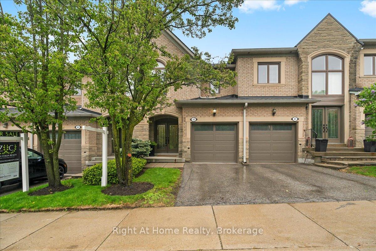 2 Bedrooms Condo at 2250 Rockingham, Oakville For sale