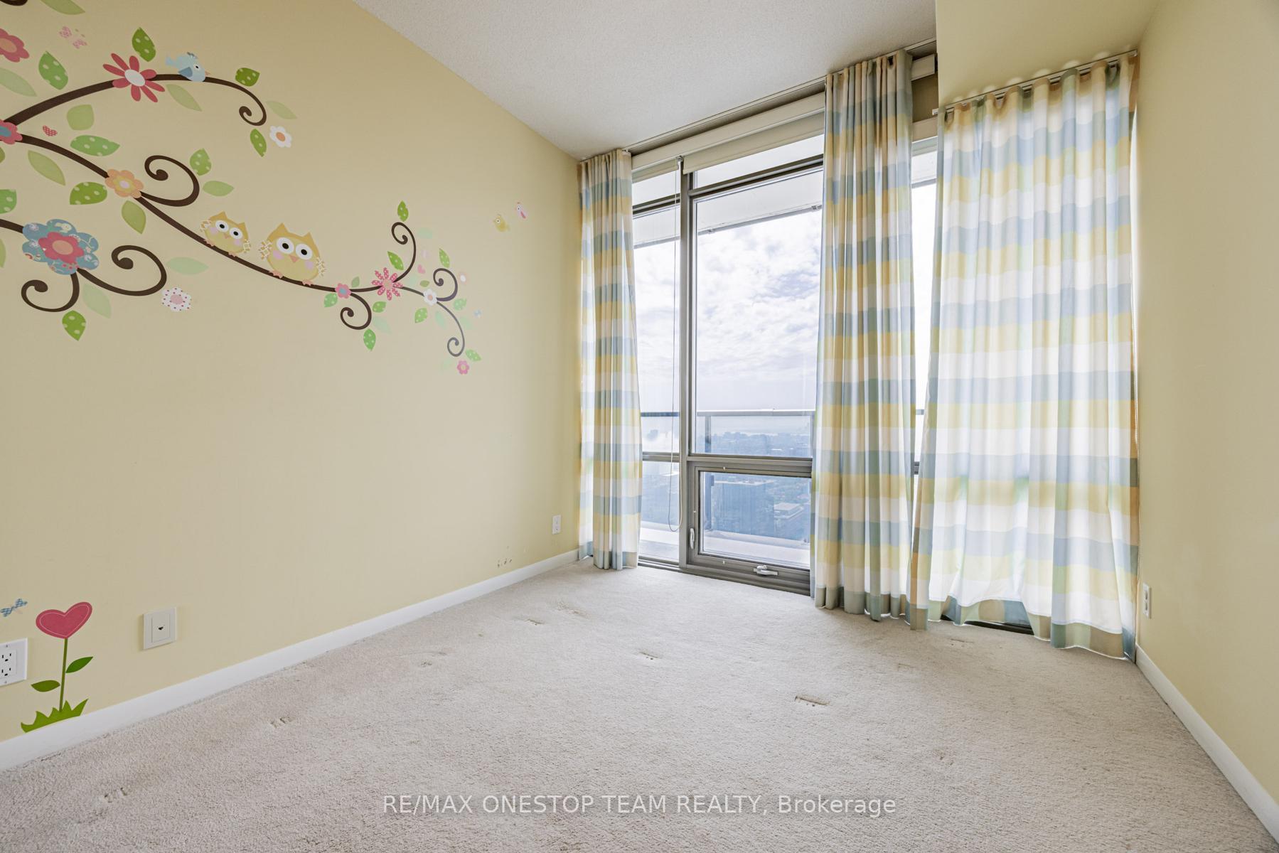 4 Bedrooms Condo at 832 Bay, Toronto For sale