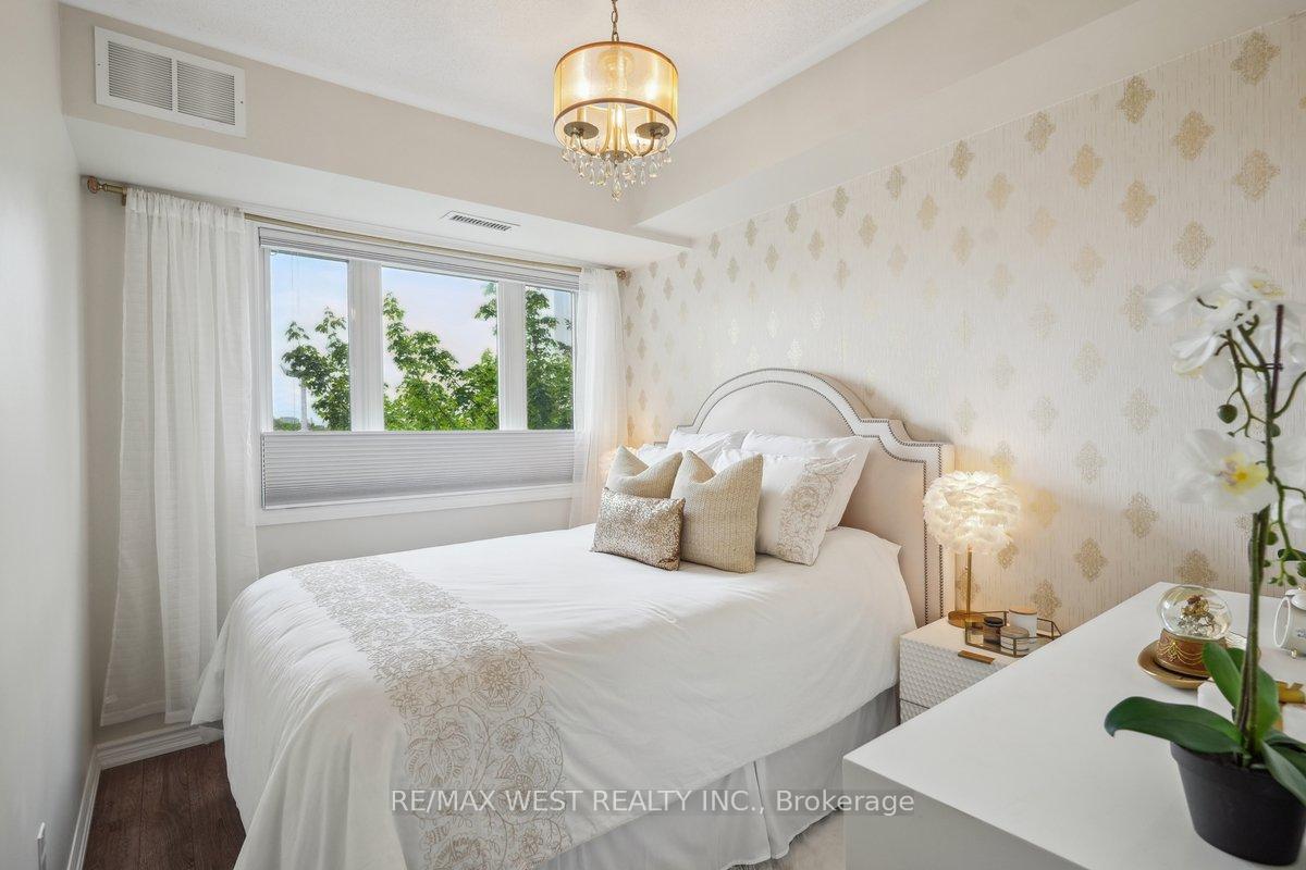 2 Bedrooms Condo at 570 Lolita, Mississauga For sale