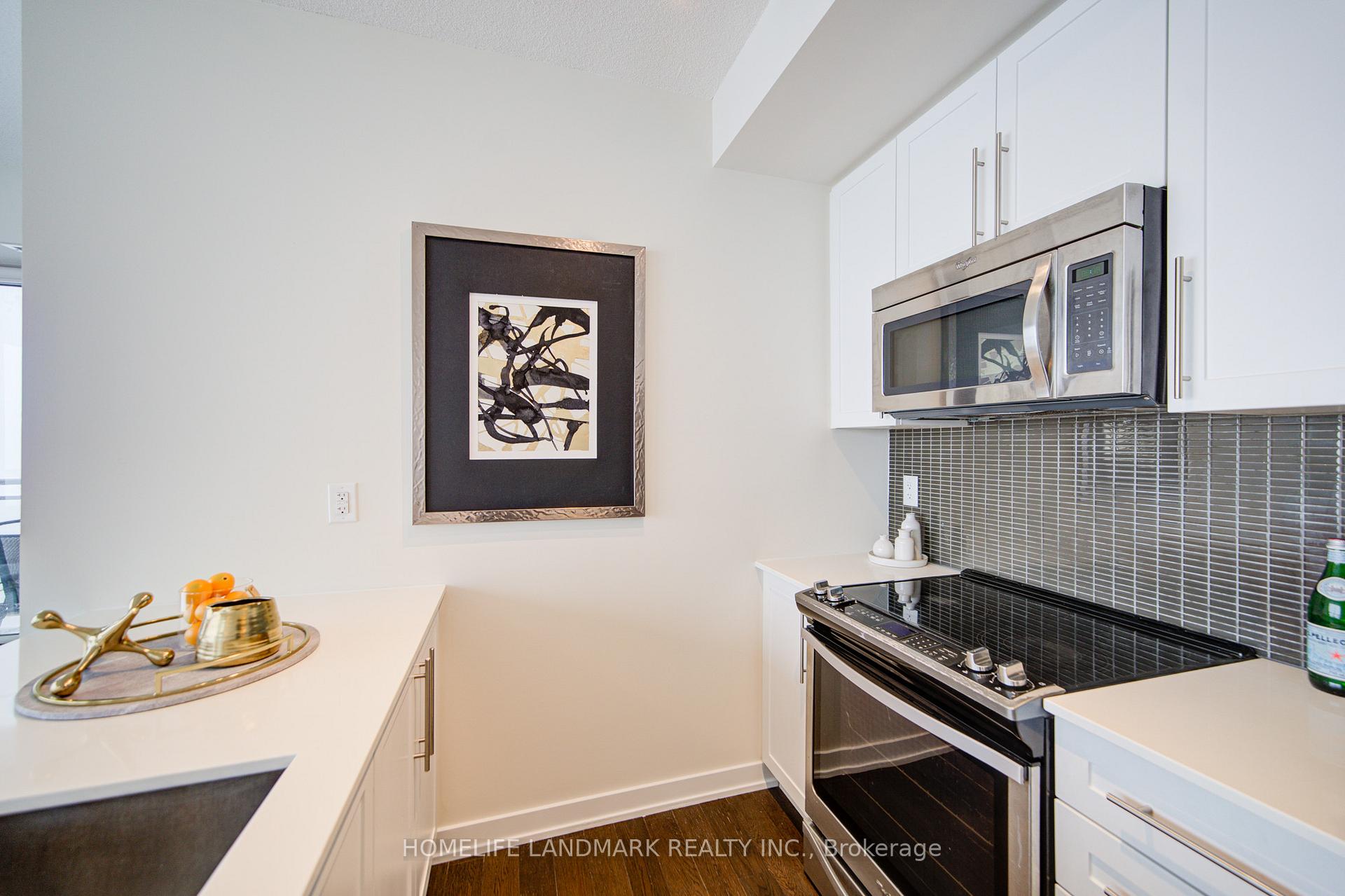 3 Bedrooms Condo at 4011 Brickstone, Mississauga For sale