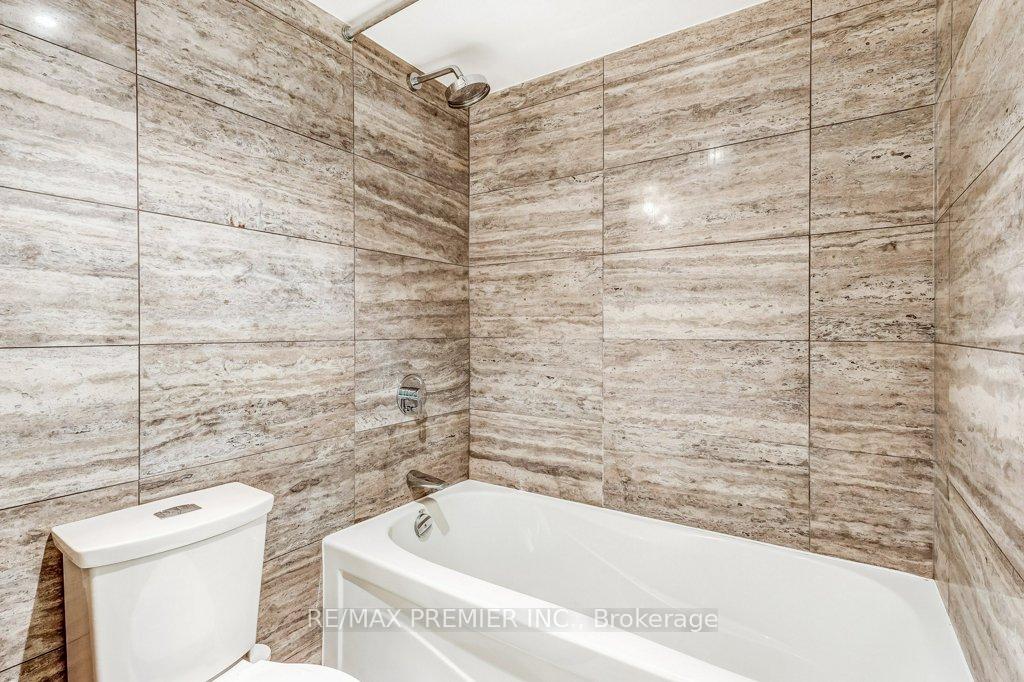 2 Bedrooms Condo at 10 Capreol, Toronto For sale