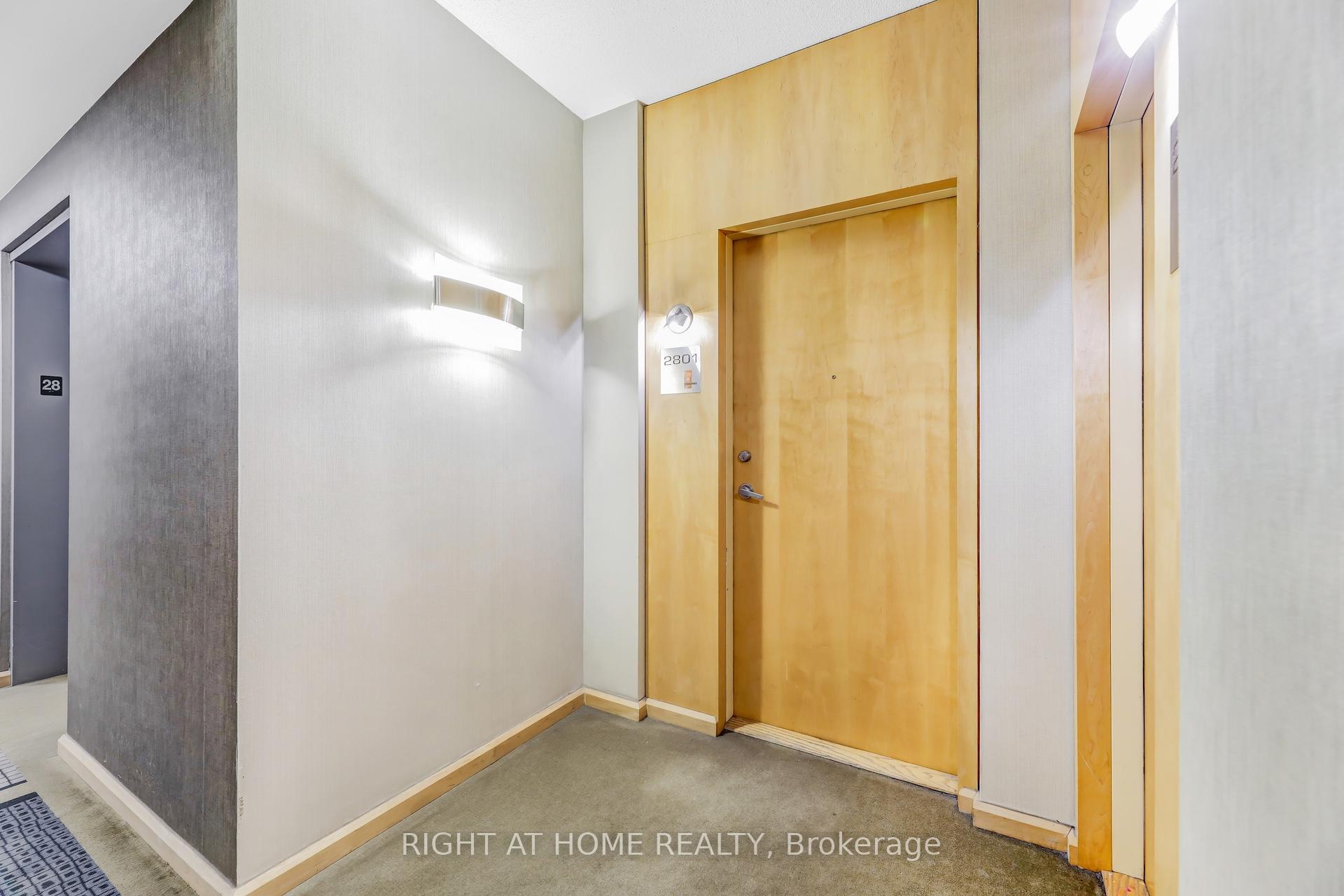 2 Bedrooms Condo at 3939 Duke Of York, Mississauga For sale