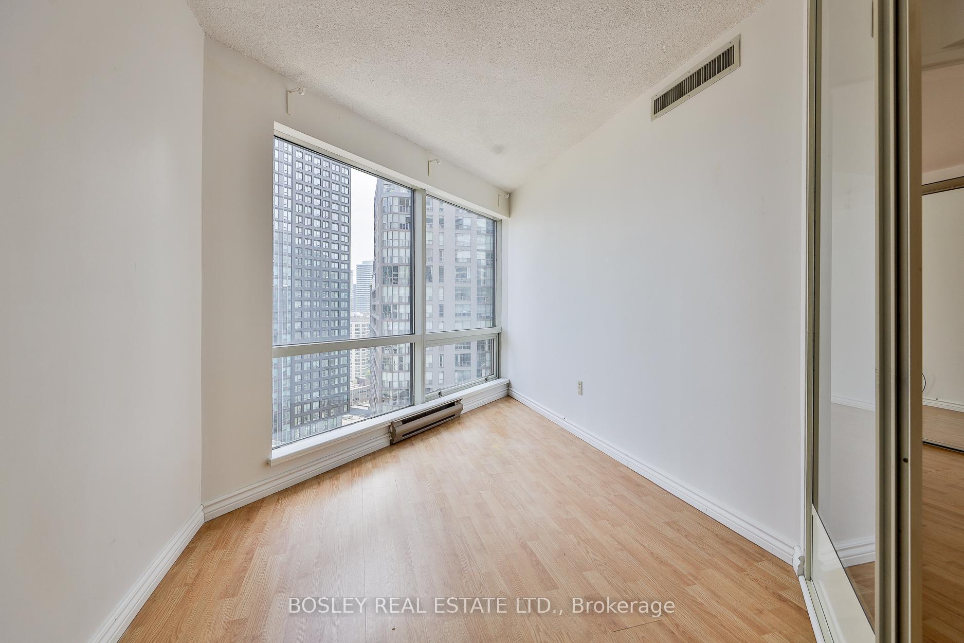 2 Bedrooms Condo at 1001 Bay, Toronto For sale