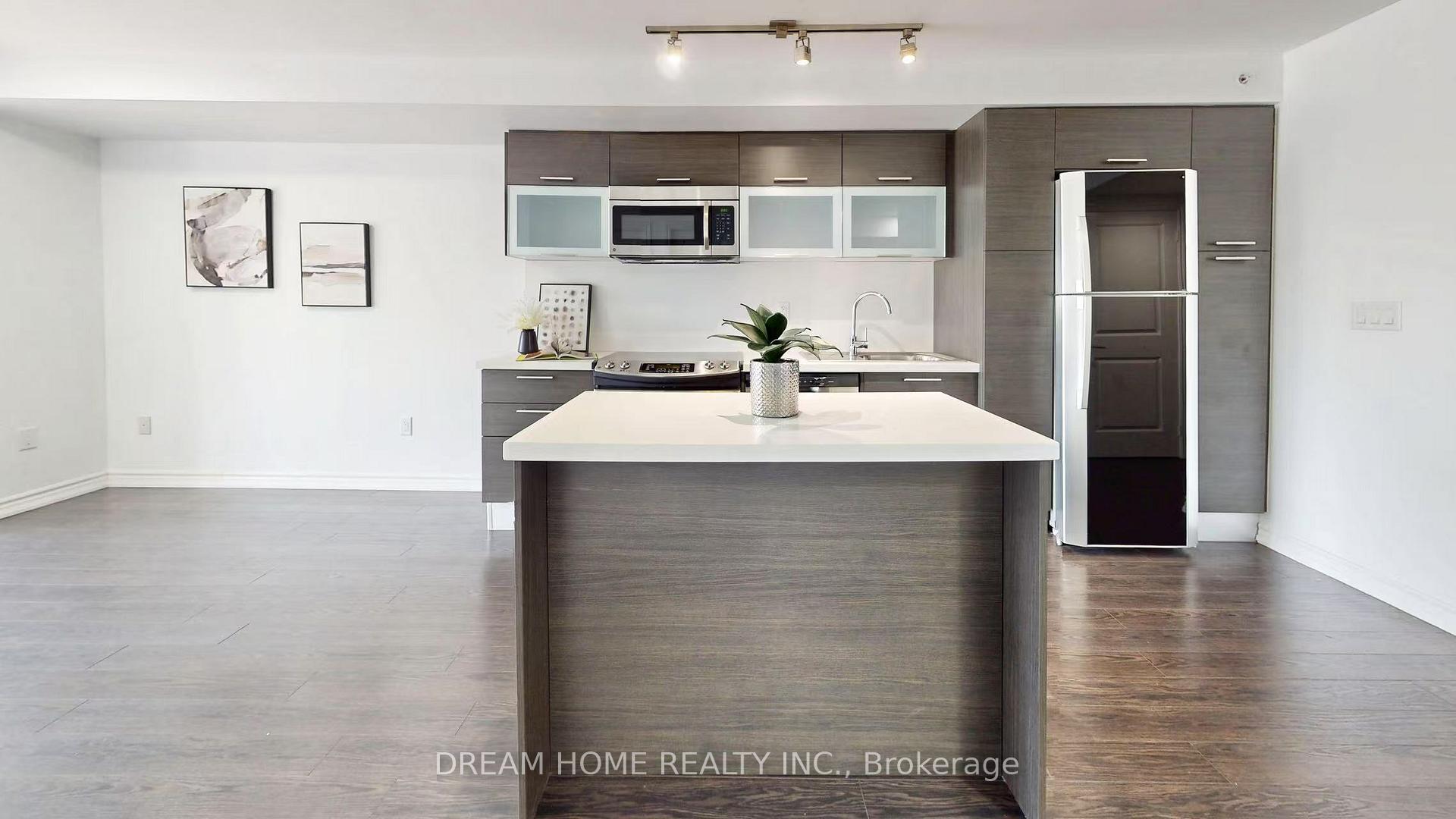 2 Bedrooms Condo at 386 Yonge, Toronto For sale