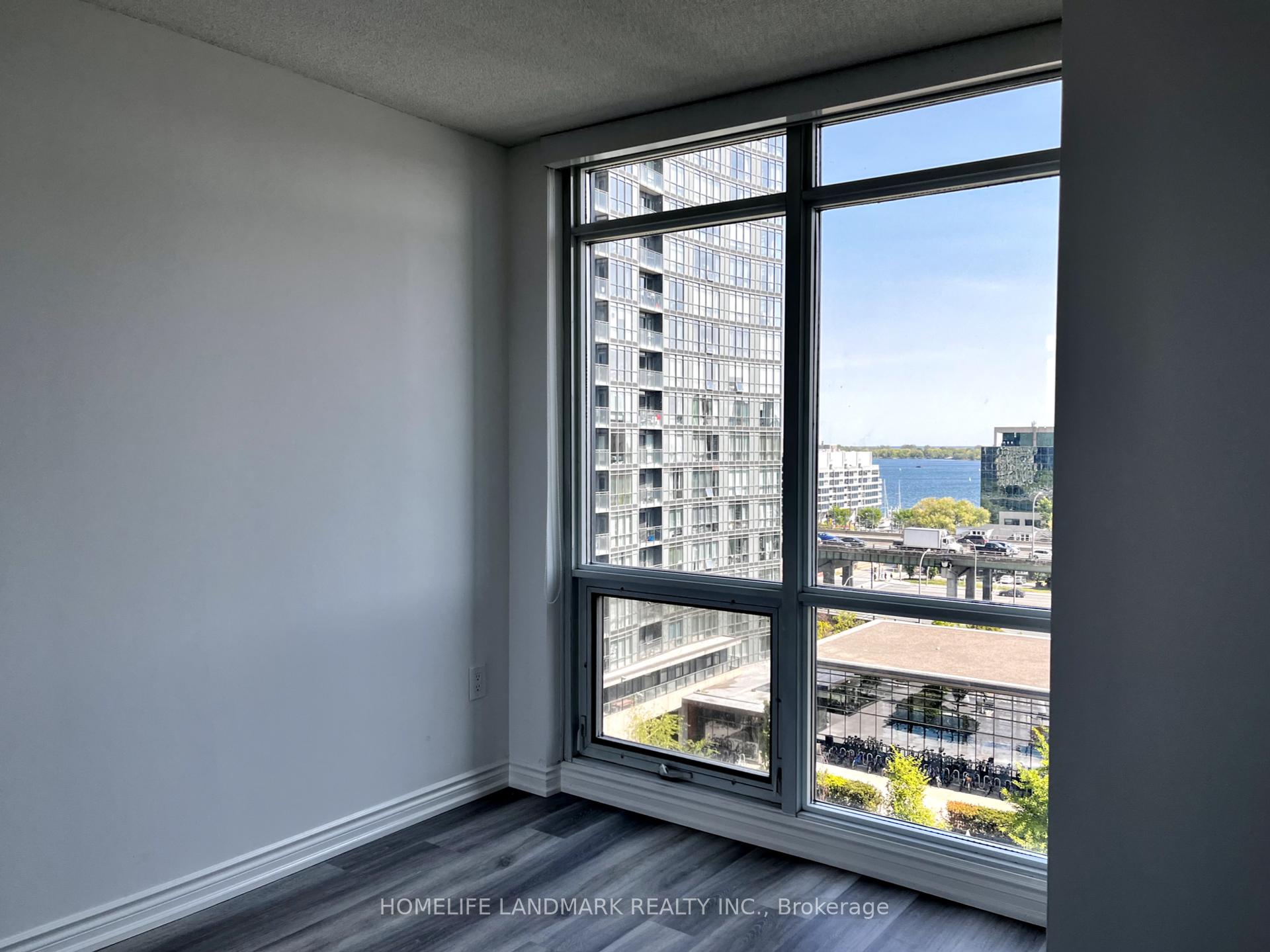 2 Bedrooms Condo at 15 fort york, Toronto For sale