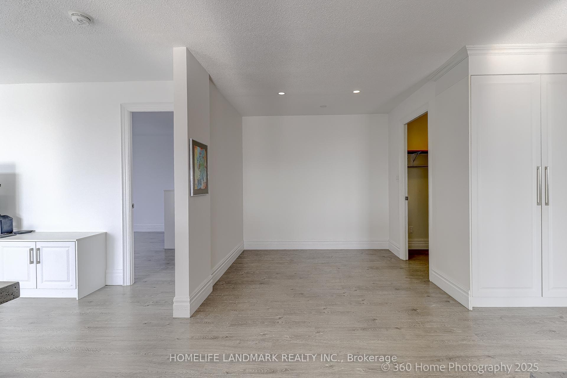 2 Bedrooms Condo at 175 Bamburgh, Toronto For sale