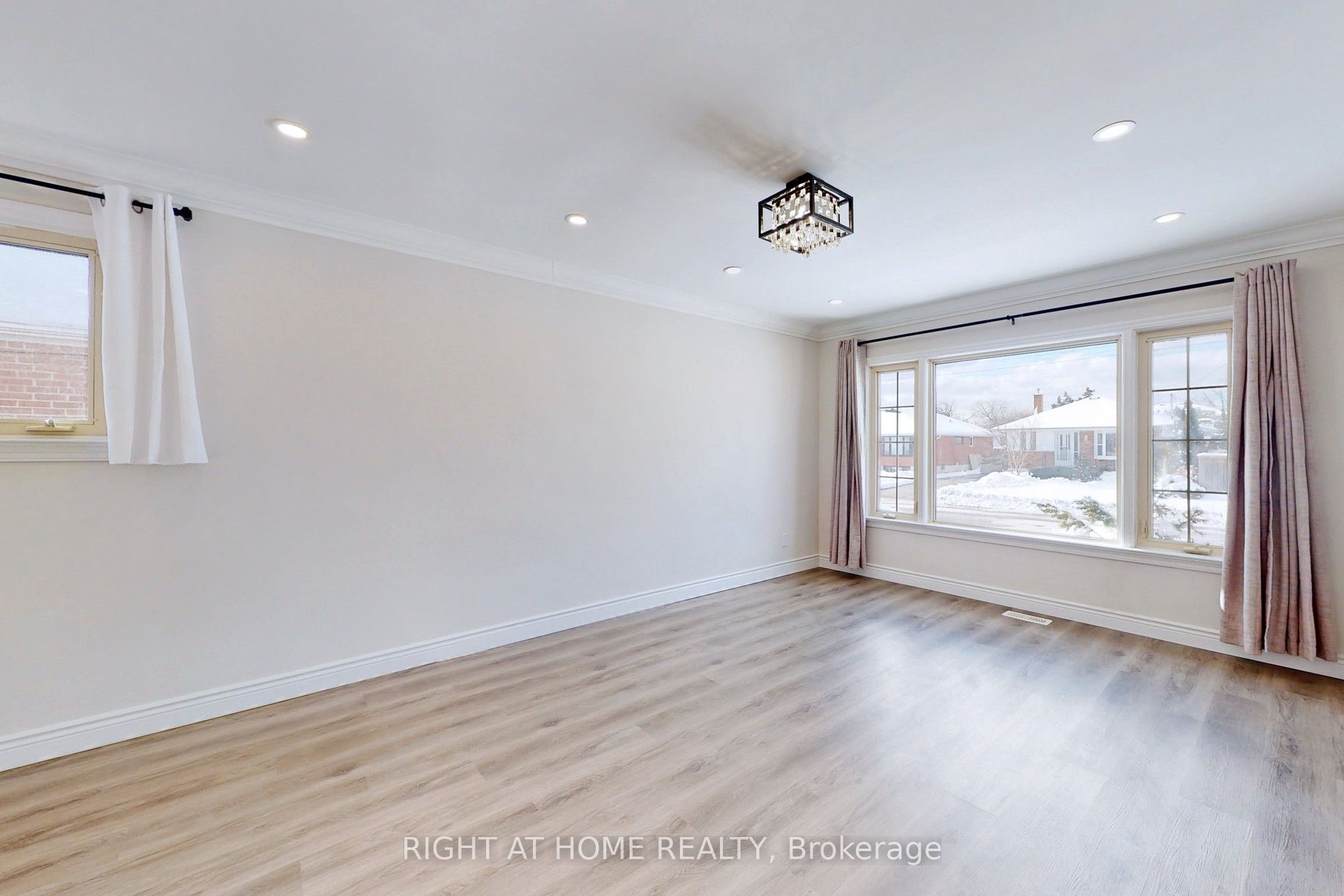 7 Rothwell Road, #Main