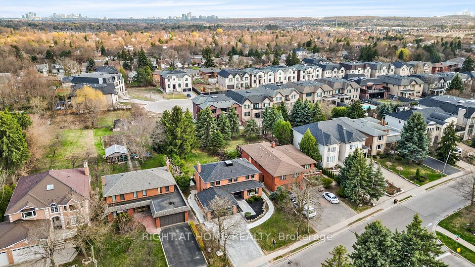 93 Pemberton Road, Richmond Hill, ON L4C 3T6