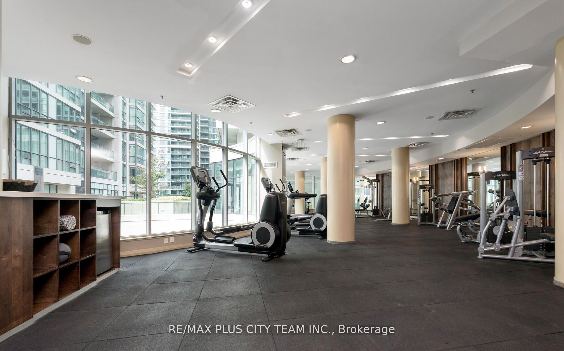 2 Bedrooms Condo at 18 Harbour, Toronto For sale