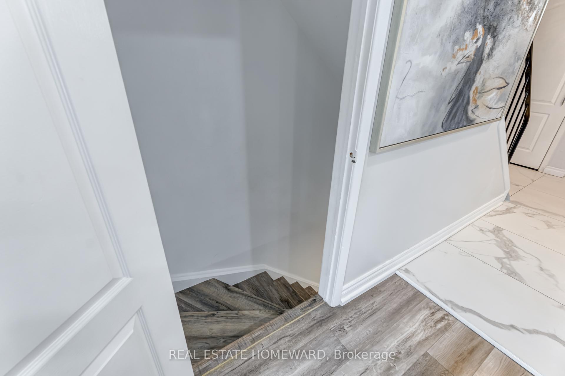 3 Bedrooms Condo at 6540 Falconer, Mississauga For sale