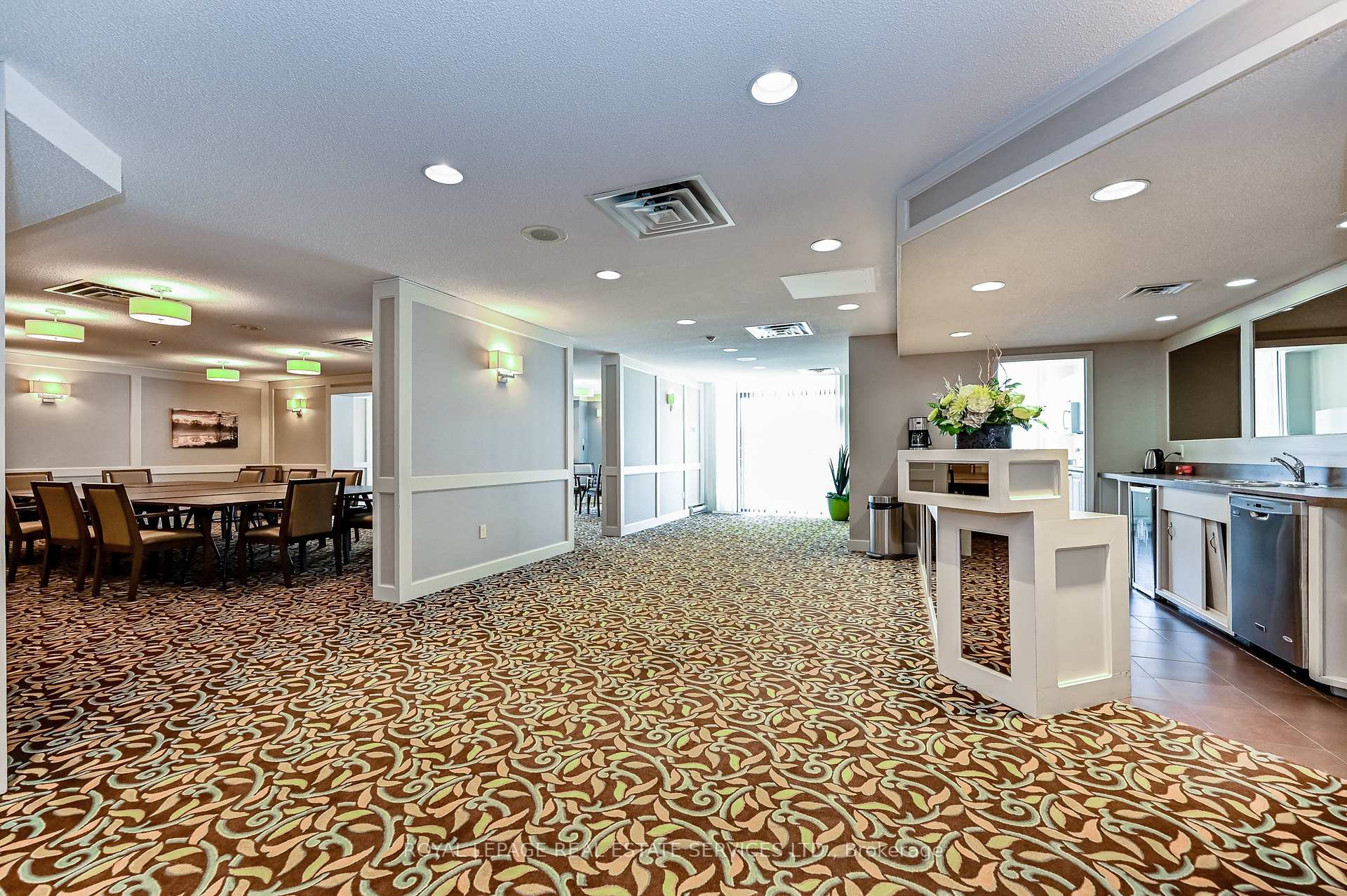 2 Bedrooms Condo at 2180 Marine,  Oakville For sale