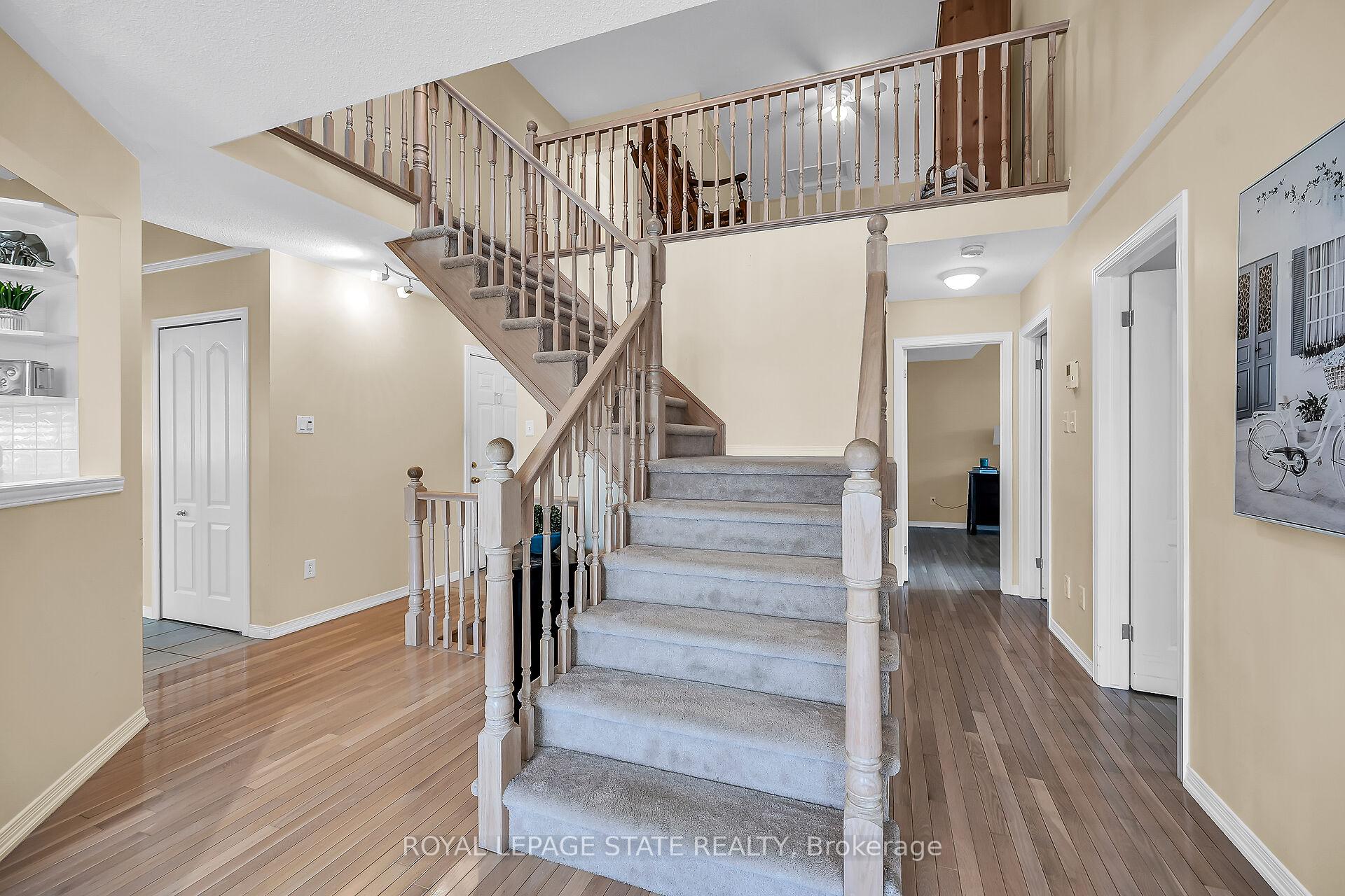 3 Bedrooms Condo at 212 Stonehenge,  Hamilton For sale
