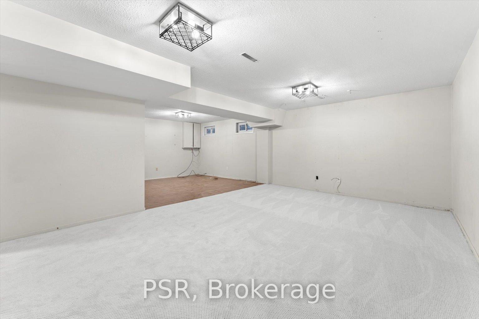 4 Bedrooms Condo at 42 Crimson Millway, Toronto For sale