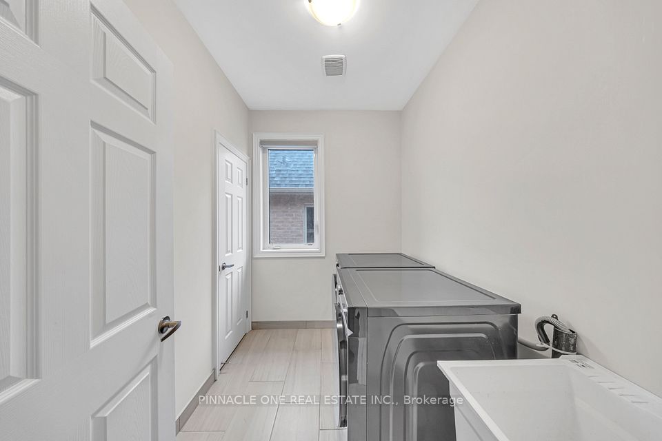https://trreb-image.ampre.ca/cRVnPL-PTbw2hLdztD3mivvmztBdDWKT-9Vl2xz9SnM/rs:fit:960:960/wm:.5:so:0:50:.4/wmsh:10/wmt:PHNwYW4gZm9yZWdyb3VuZD0nd2hpdGUnIGZvbnQ9JzY4Jz5QSU5OQUNMRSBPTkUgUkVBTCBFU1RBVEUgSU5DLiwgQnJva2VyYWdlPC9zcGFuPg/L3RycmViL2xpc3RpbmdzLzQwLzkzLzUyLzgwL3AvODM1YWJlMmQtNmU1NS00NTJmLTgyYjYtZjgxN2E0Mjg3M2I1LmpwZw.jpg