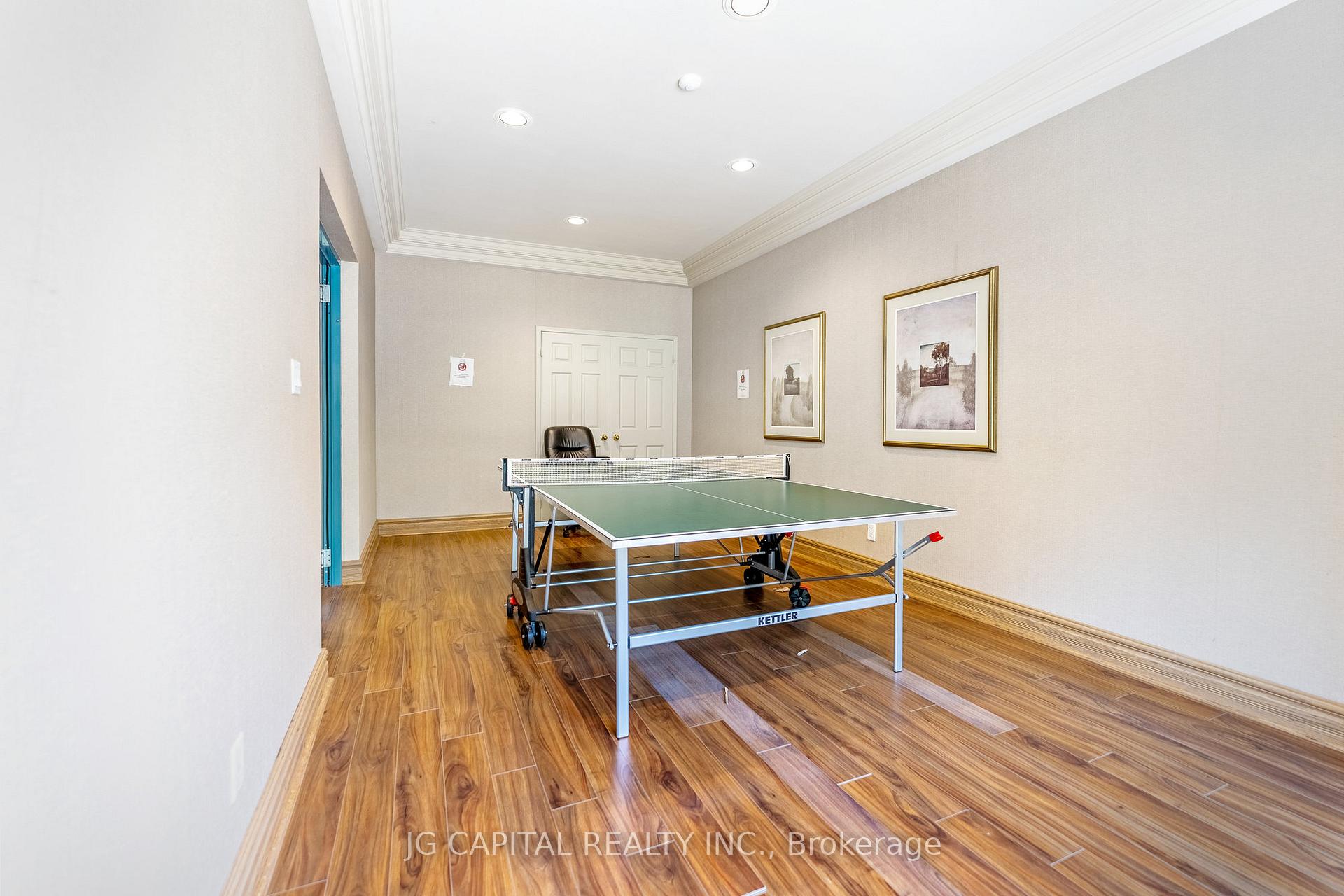 2 Bedrooms Condo at 233 Beecroft,  Toronto For sale